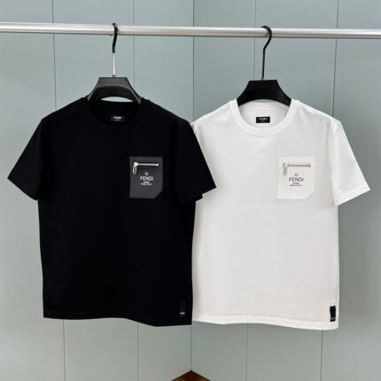 Fen*di 25 Spring/Summer Printed Letter Graphic Short Sleeve T-shirt with Chest Leather Zippered Pockets