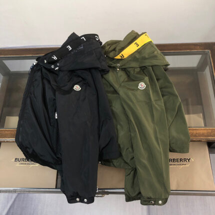 MON*CLER Men's 2025 Spring/Summer Newest Hooded Windbreaker Jacket, a simple and versatile outerwear from the official website.