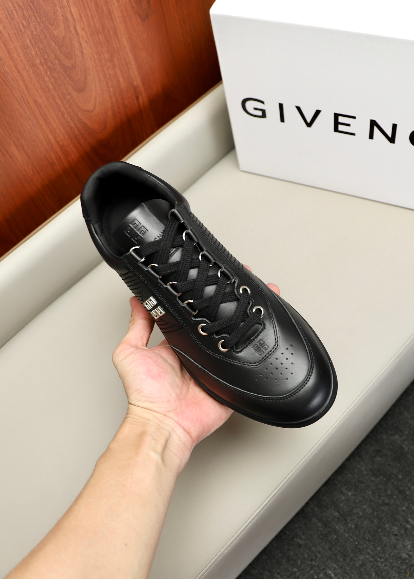Givenchy Sneakers – Montanamode