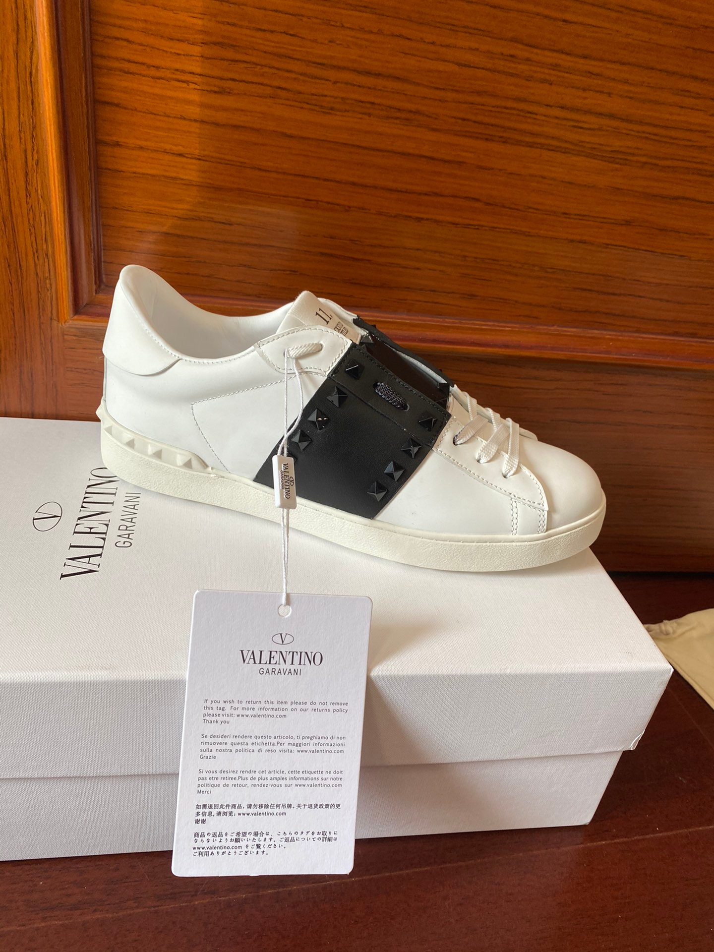 Valentino Sneakers – Montanamode