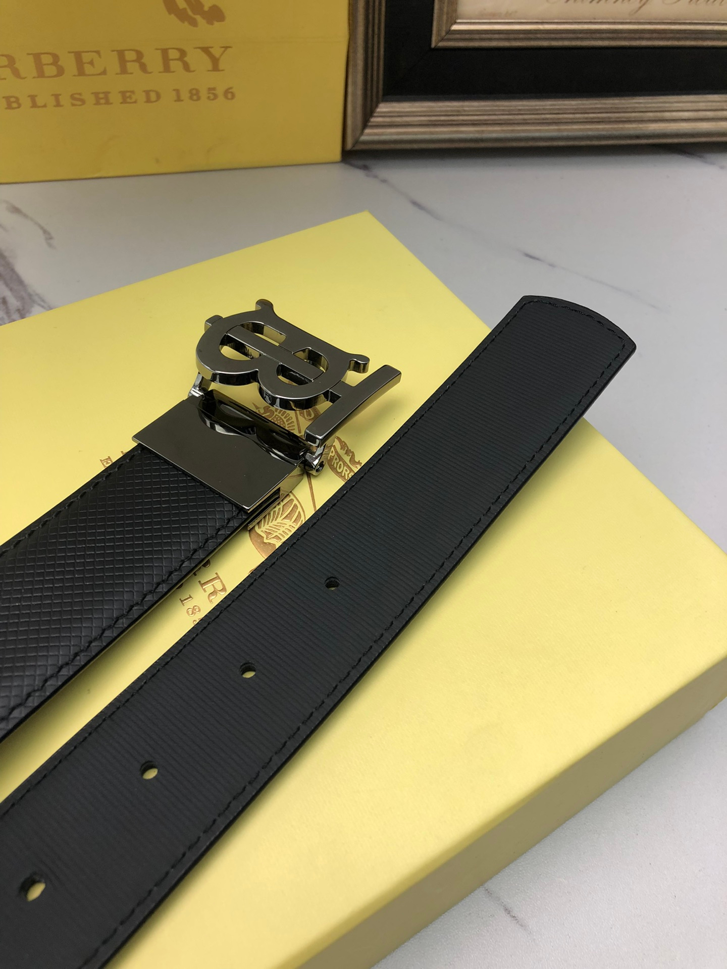 Burberry Belt – Montanamode