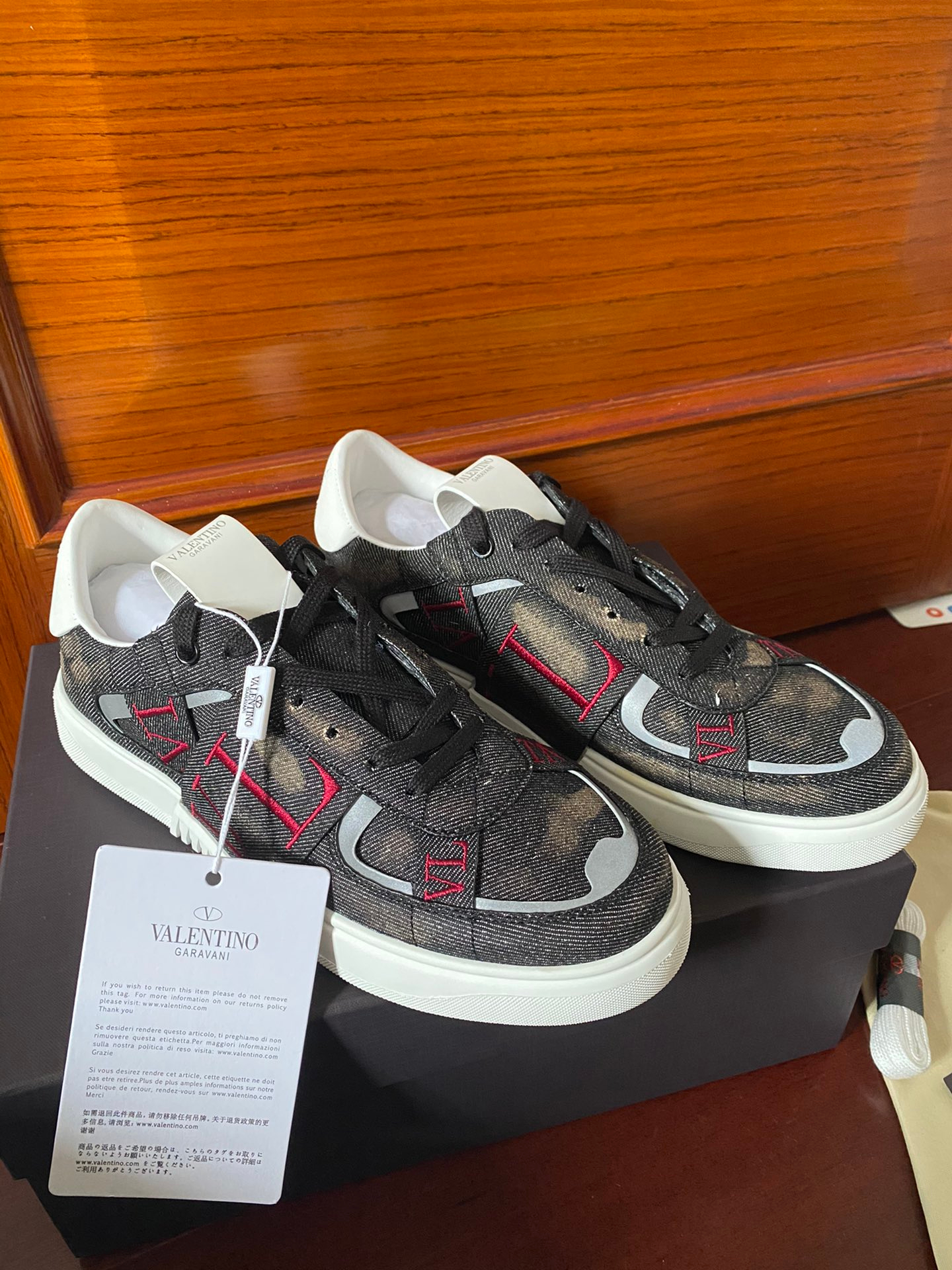 Valentino Sneakers – Montanamode
