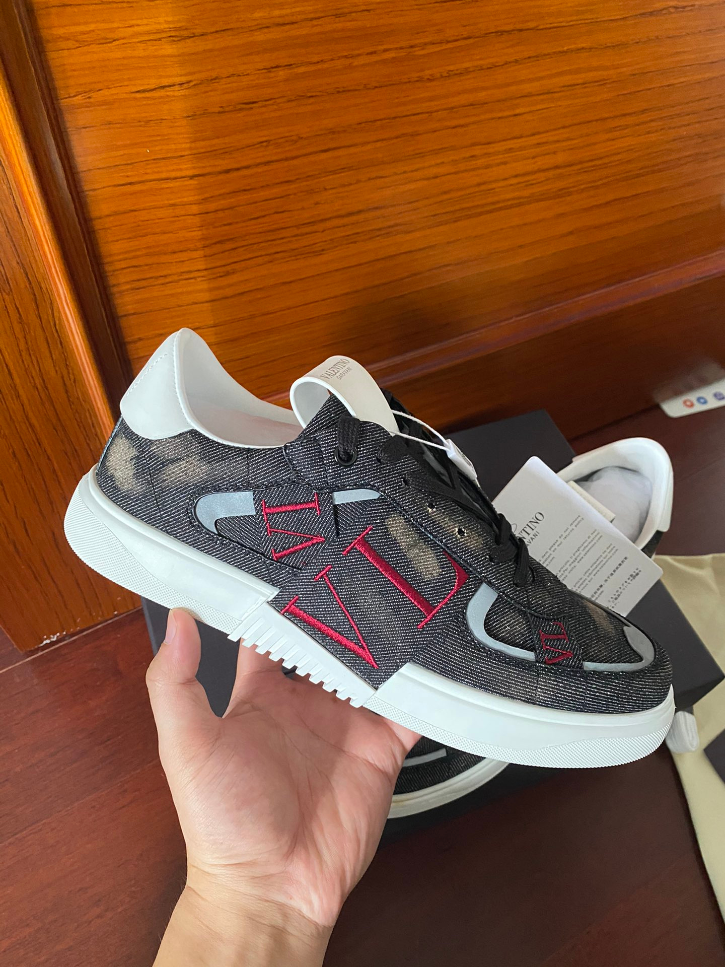 Valentino Sneakers – Montanamode