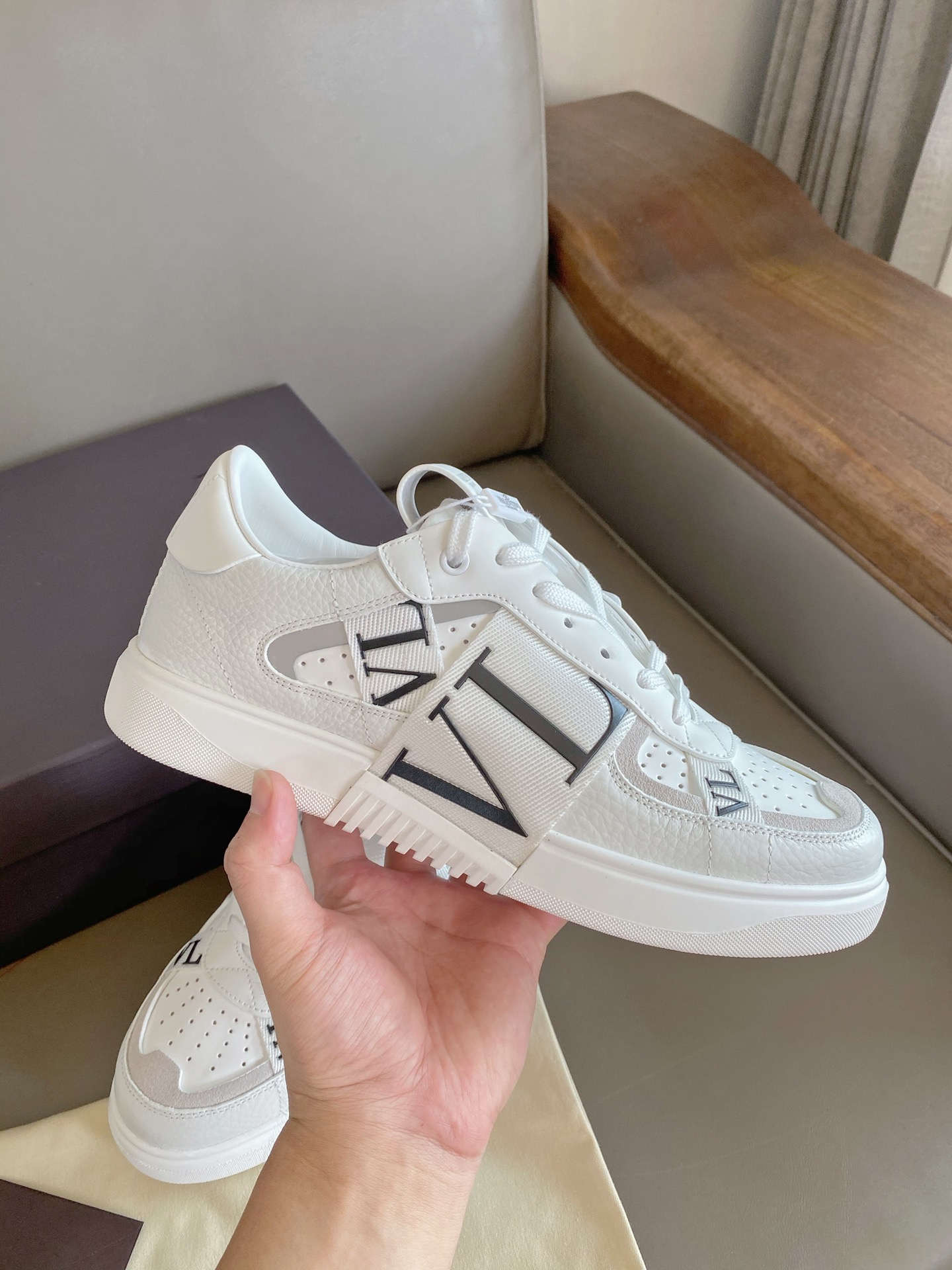 Valentino Sneakers – Montanamode