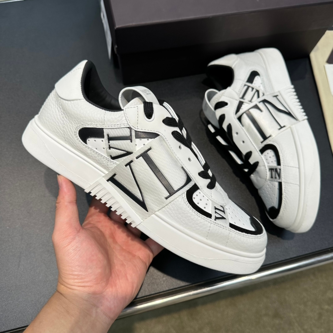 Valentino Sneakers – Montanamode