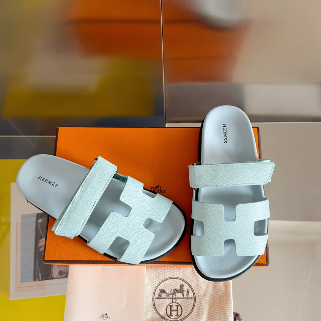 Hermes Sandels – Montanamode