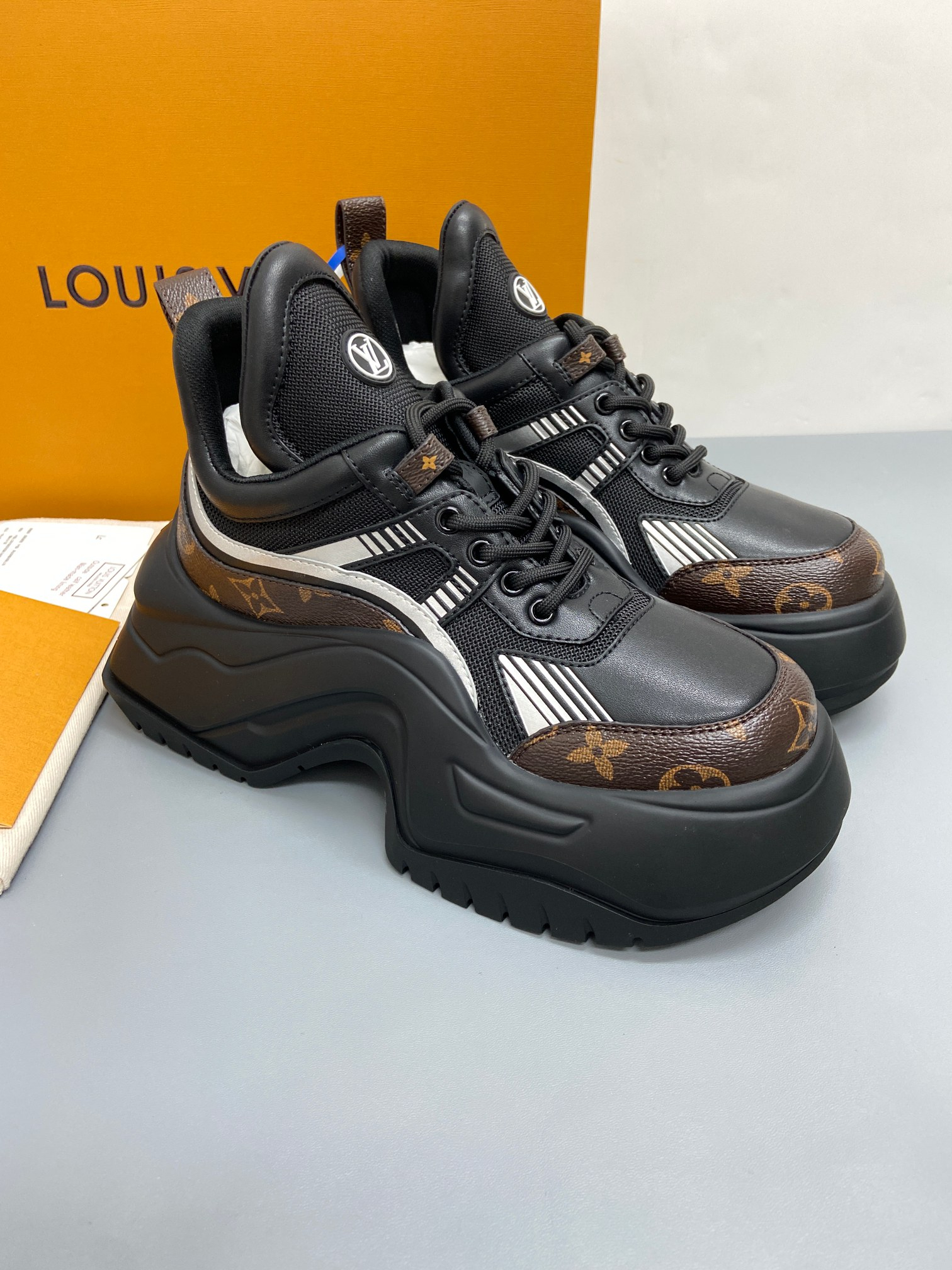 Louis Vuitton Sneakers – Montanamode