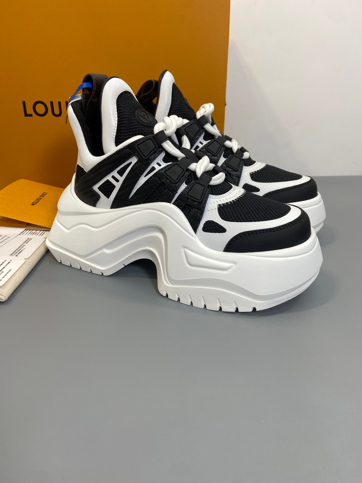Louis Vuitton Sneakers – Montanamode