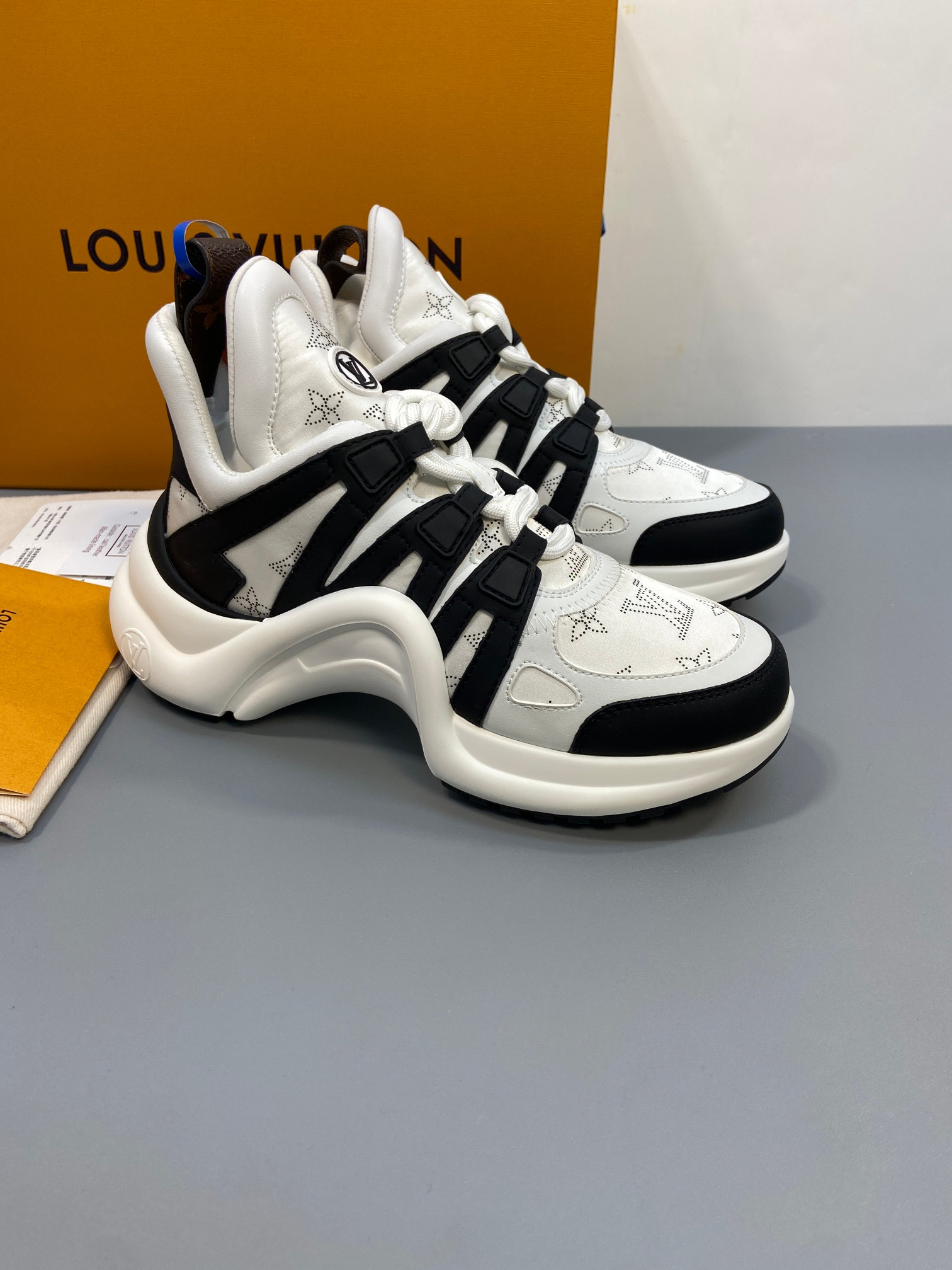 Louis Vuitton Sneakers – Montanamode
