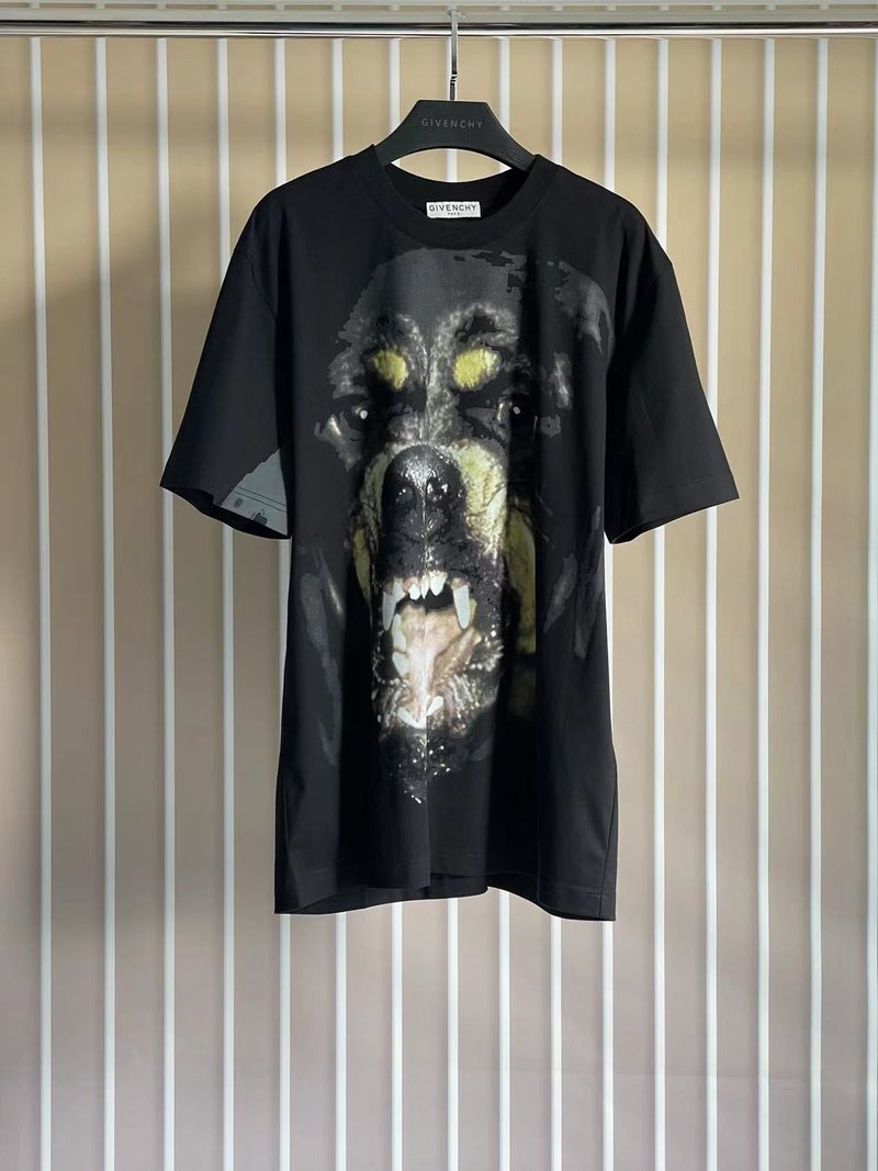 Givenchy short-sleeved T-shirt with a black dog head motif