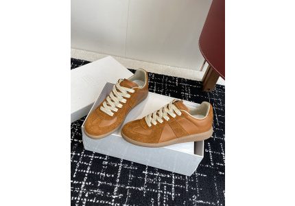 Shop for and buy Ma*iso*n Mar*giela  MAMA-082