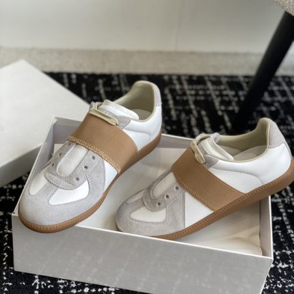 Shop for and buy Ma*iso*n Mar*giela  MAMA-053