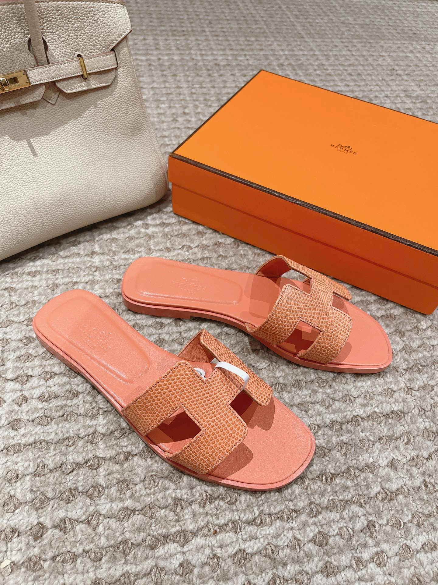 Hermes Sandels – Montanamode