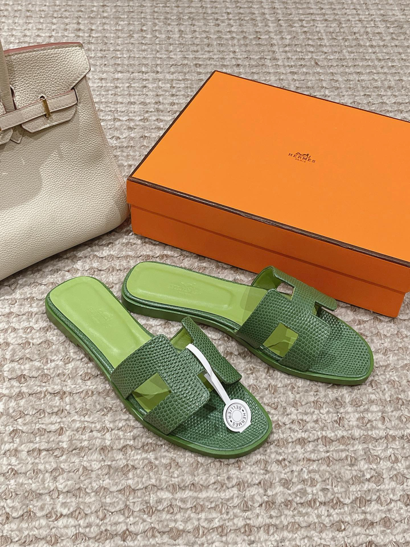 Hermes Sandels – Montanamode