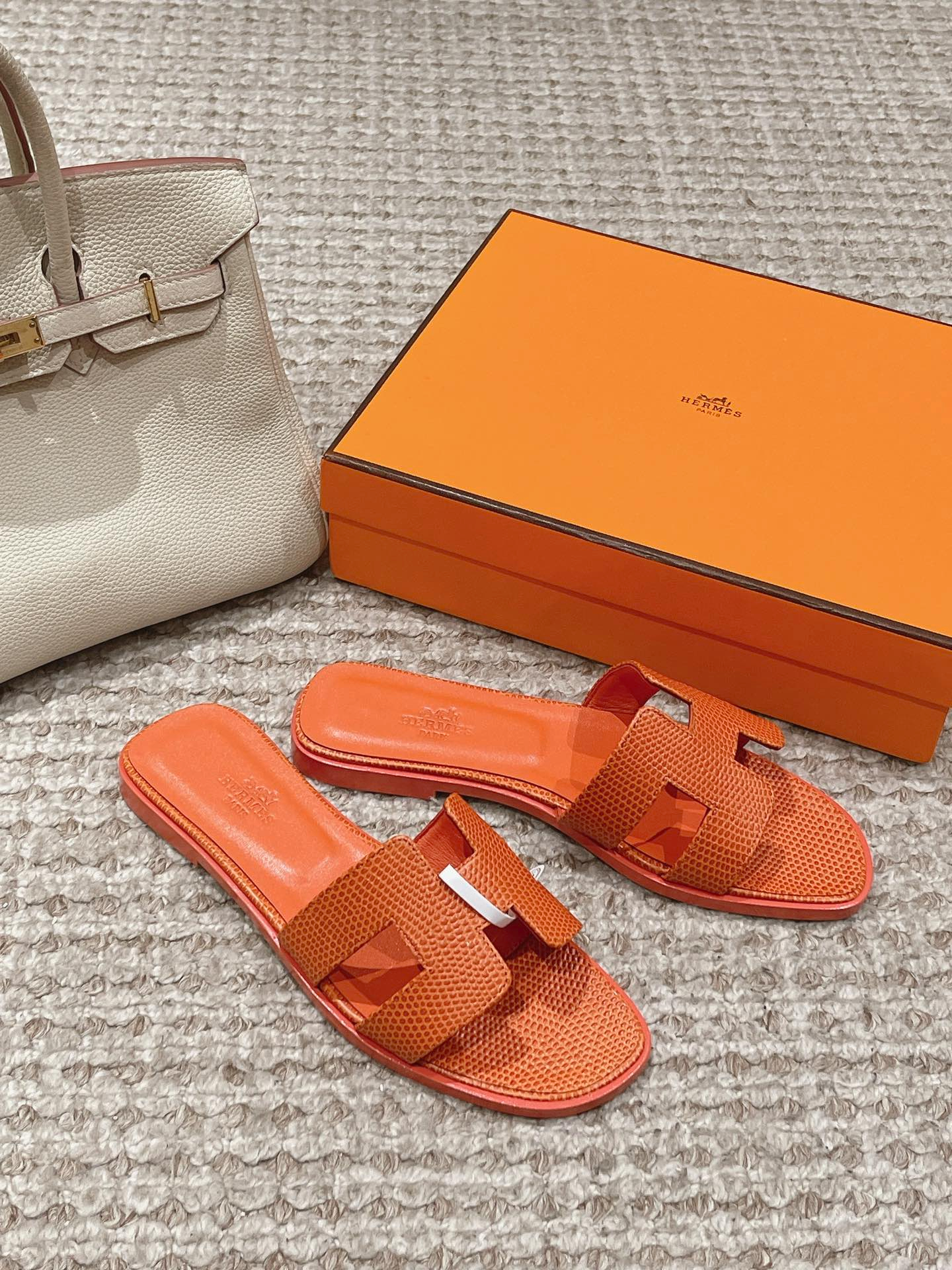 Hermes Sandels – Montanamode
