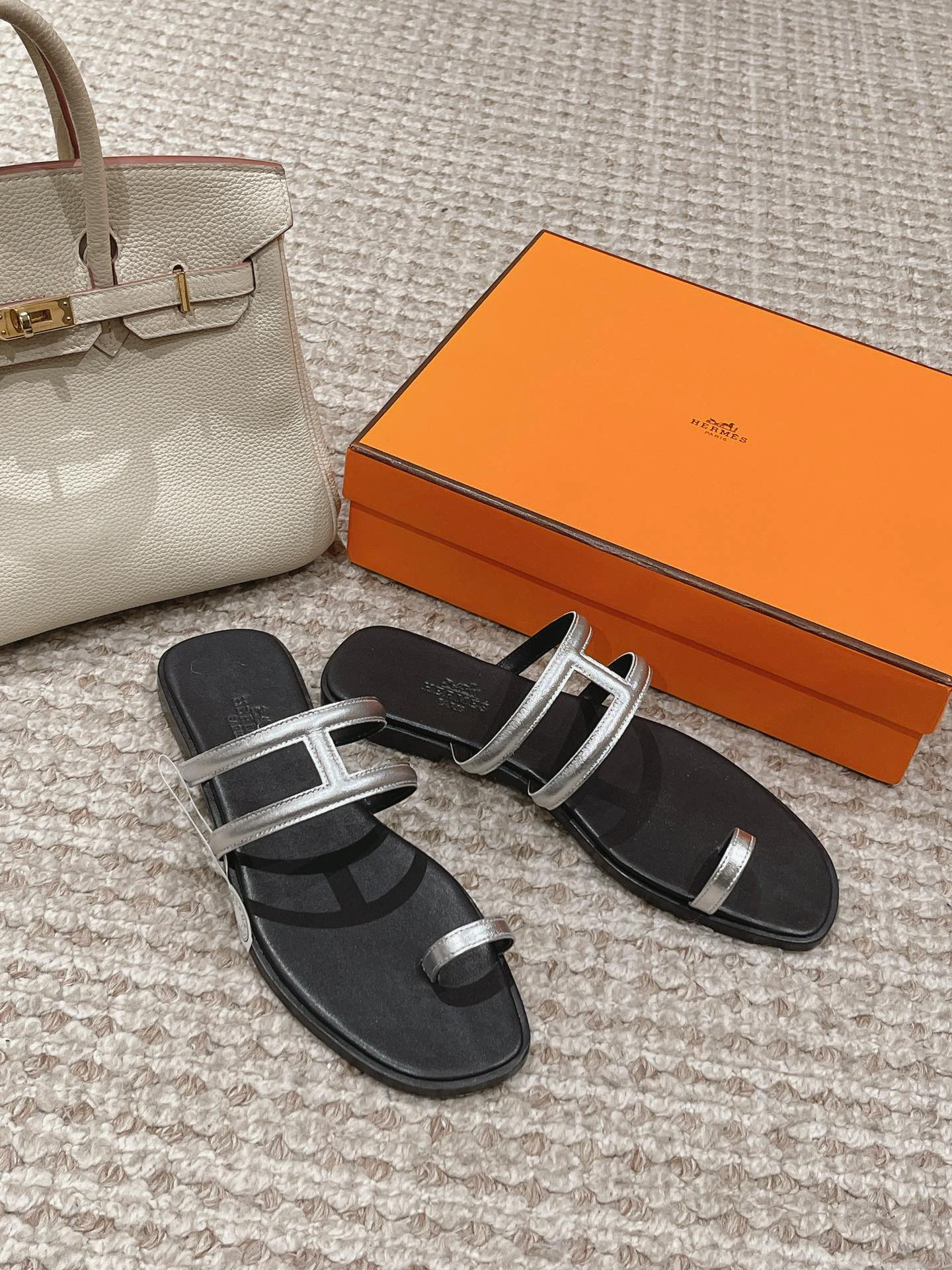 Hermes Sandels – Montanamode
