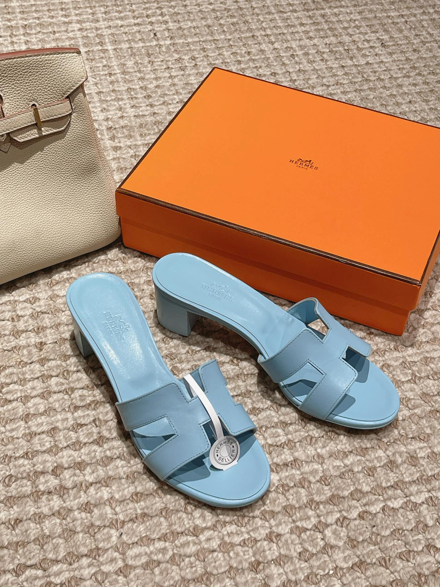 Hermes Sandels – Montanamode