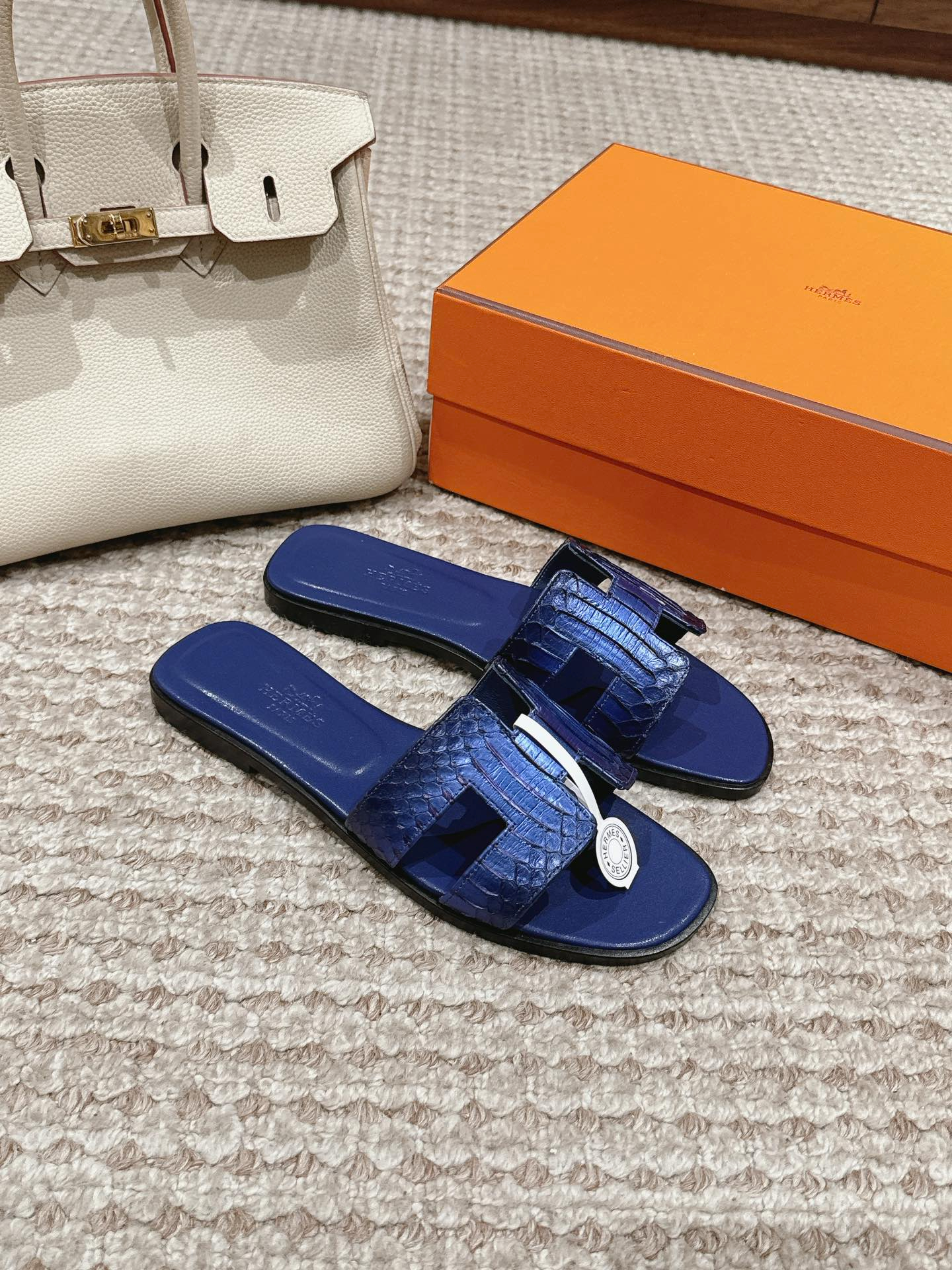 Hermes Sandels – Montanamode