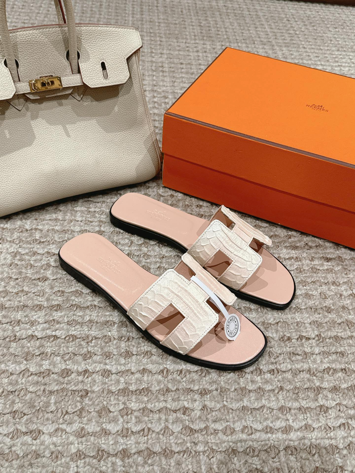 Hermes Sandels – Montanamode