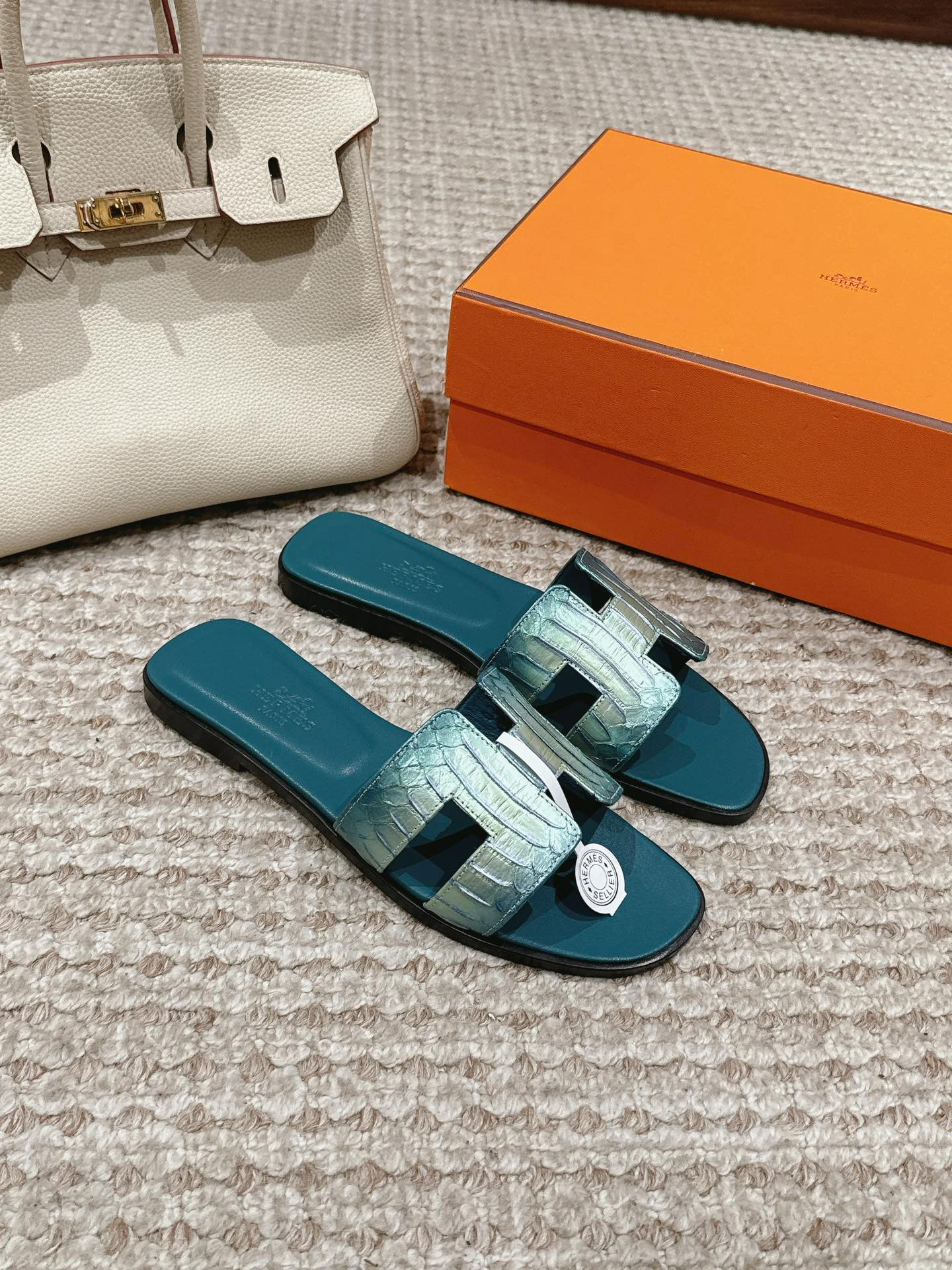 Hermes Sandels – Montanamode