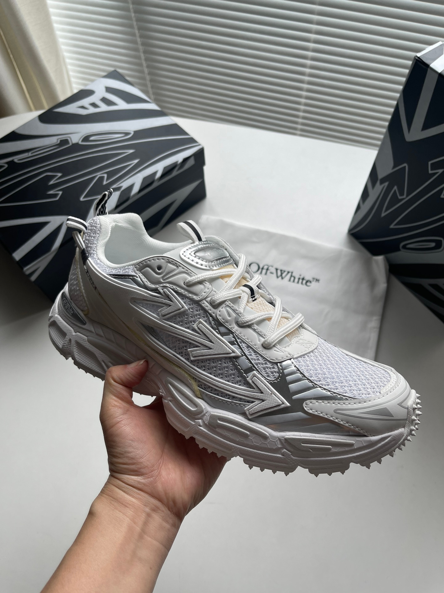 Off-White Be Right Back – Montanamode