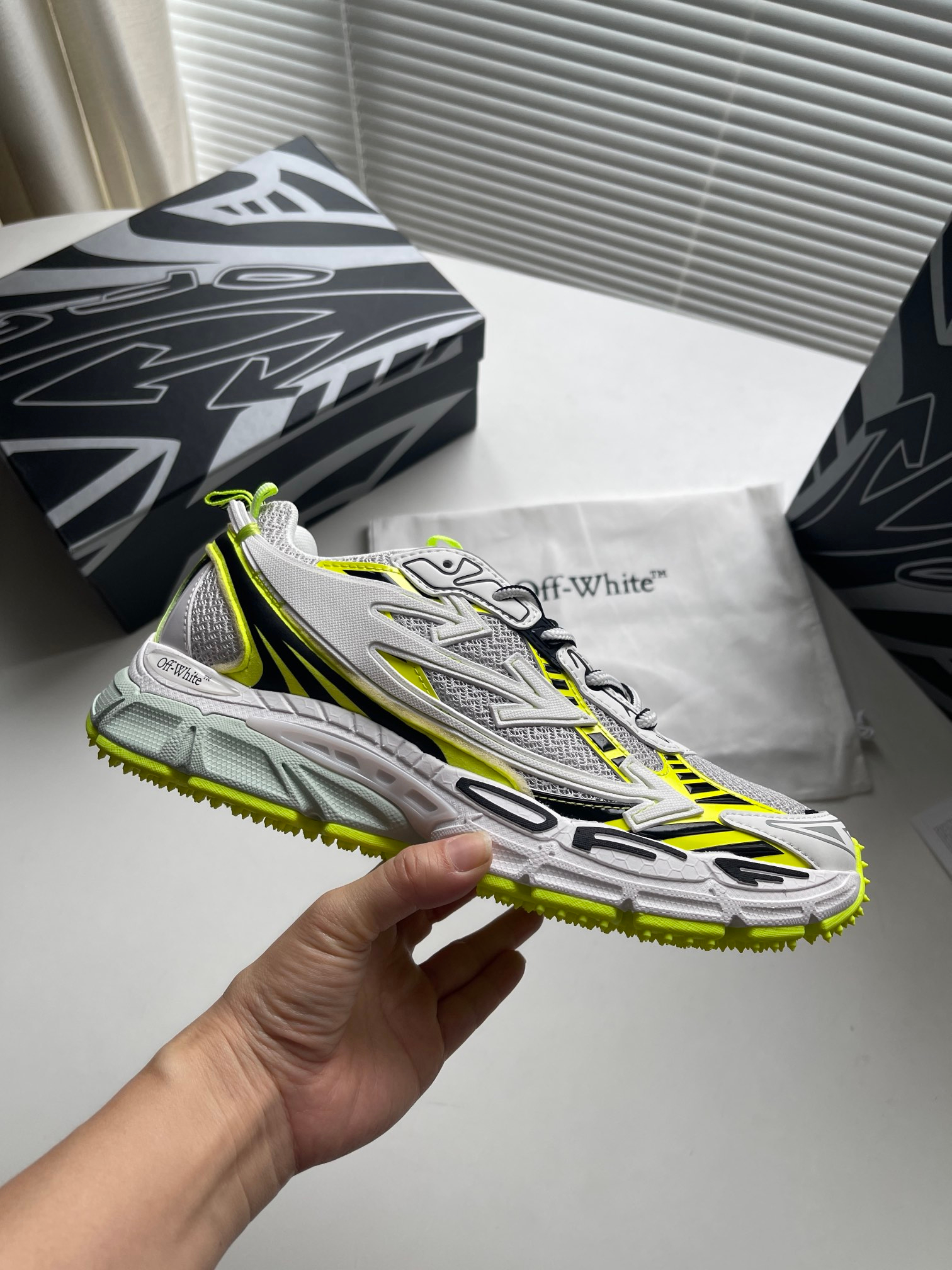 Off-White Be Right Back – Montanamode