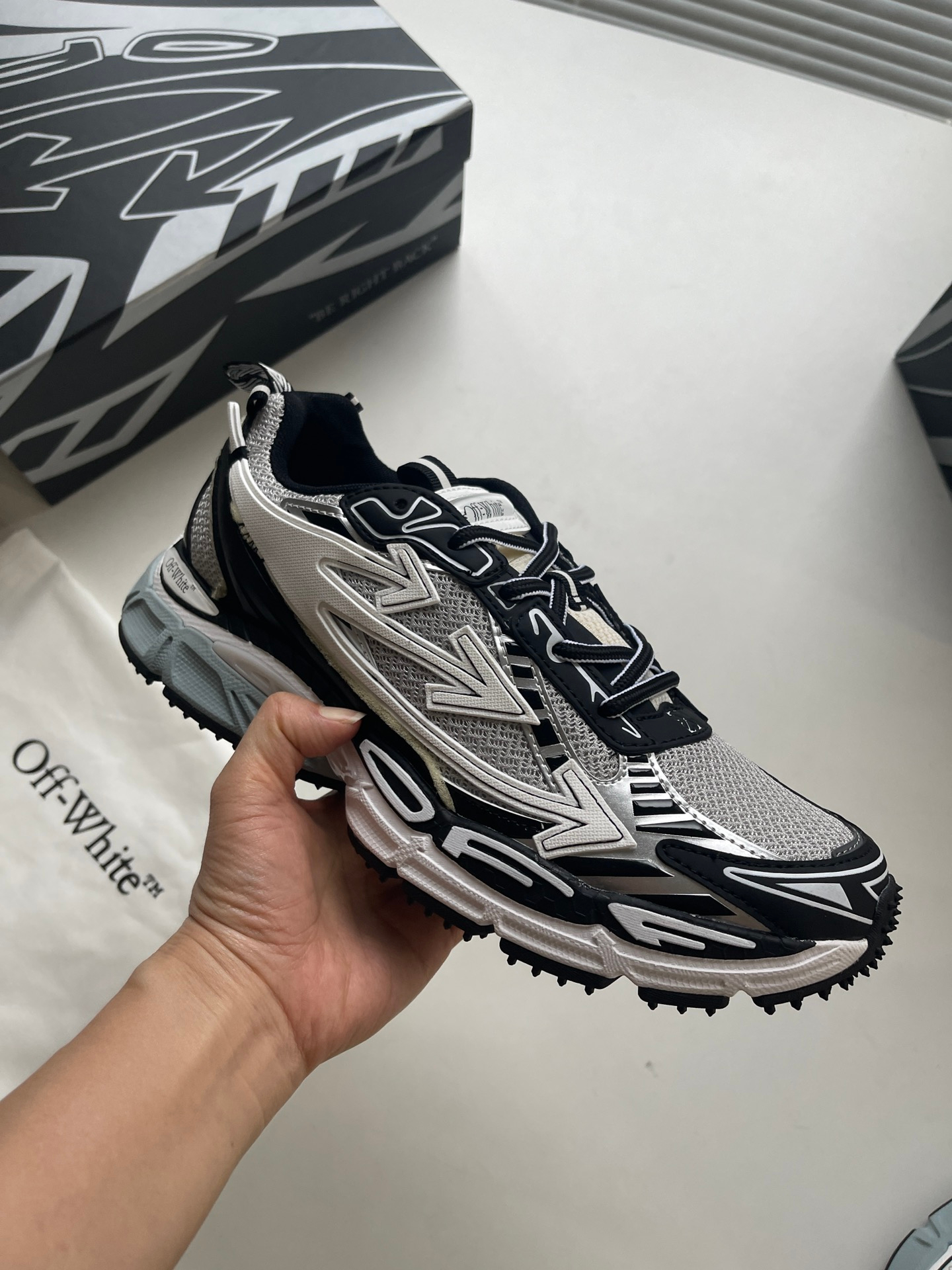 Off-White Be Right Back – Montanamode