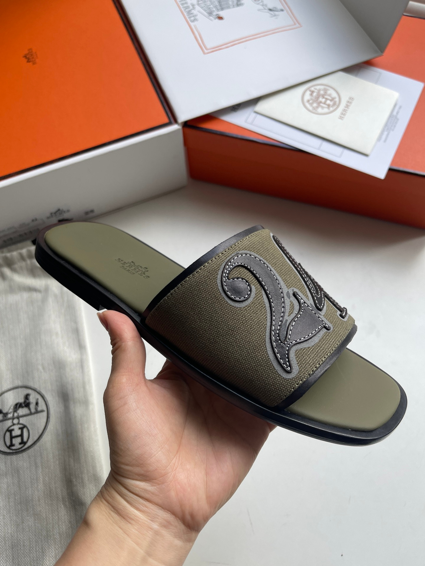 Hermes Sandels – Montanamode