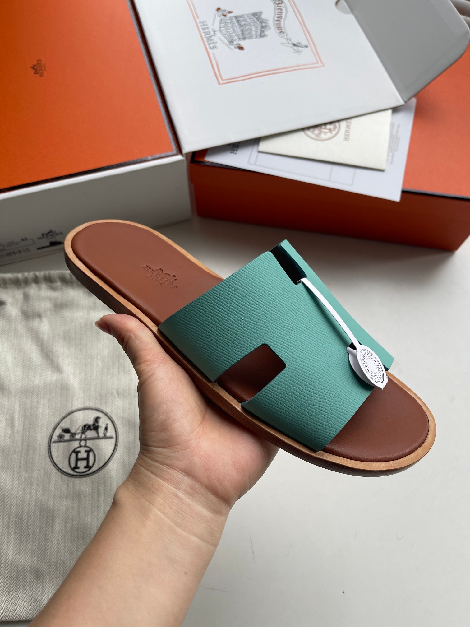 Hermes Sandels – Montanamode