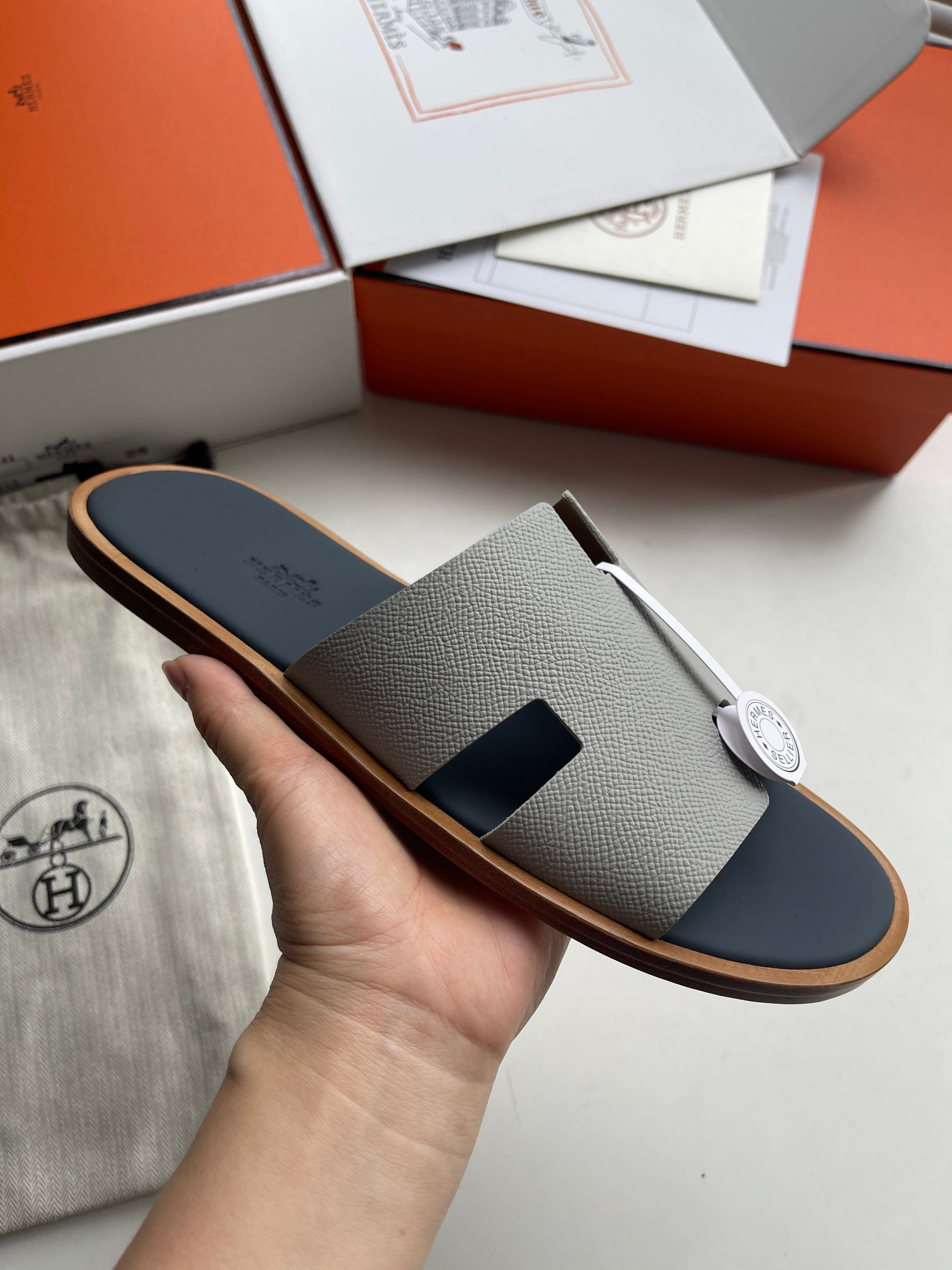 Hermes Sandels – Montanamode
