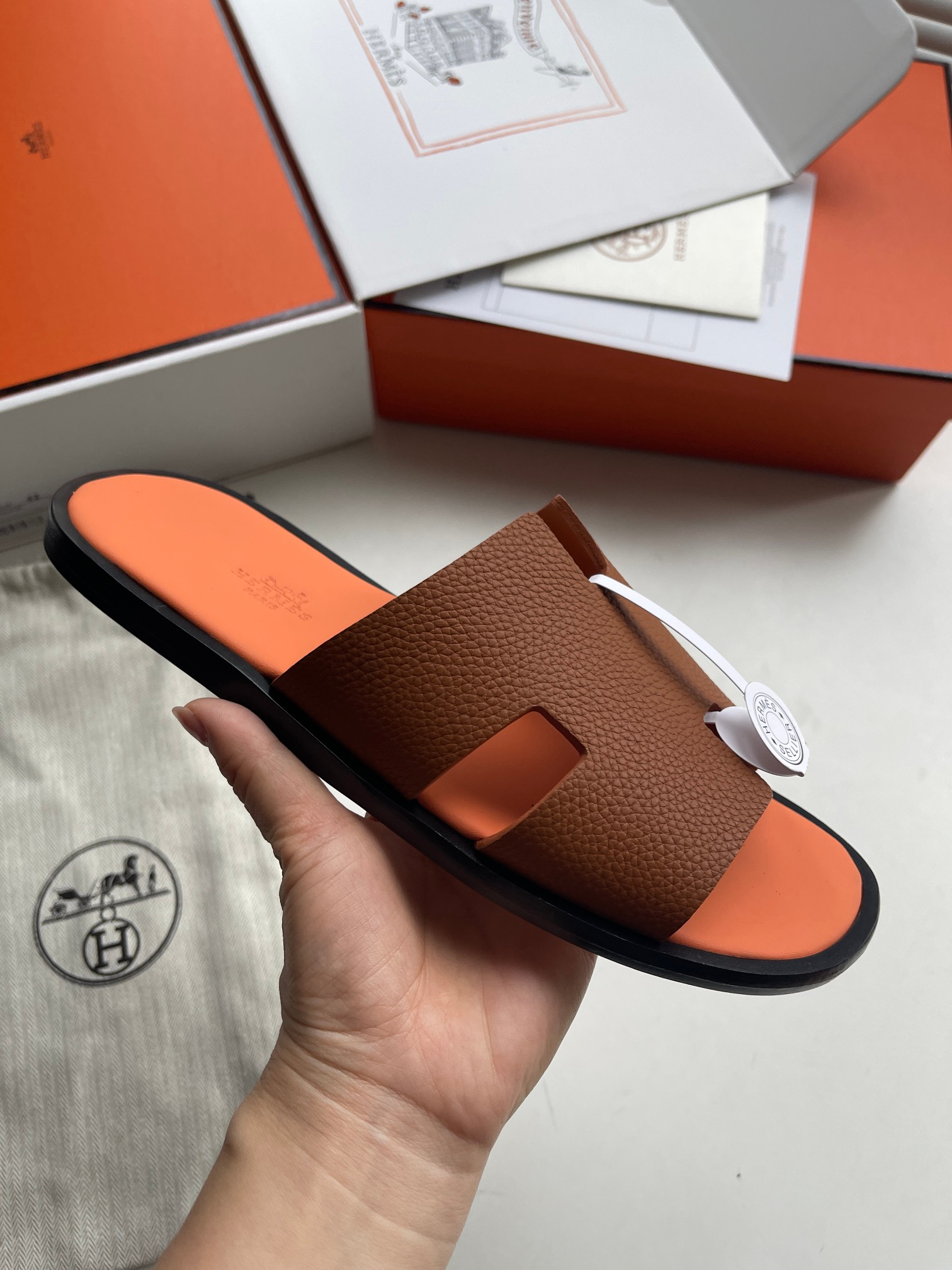 Hermes Sandels – Montanamode