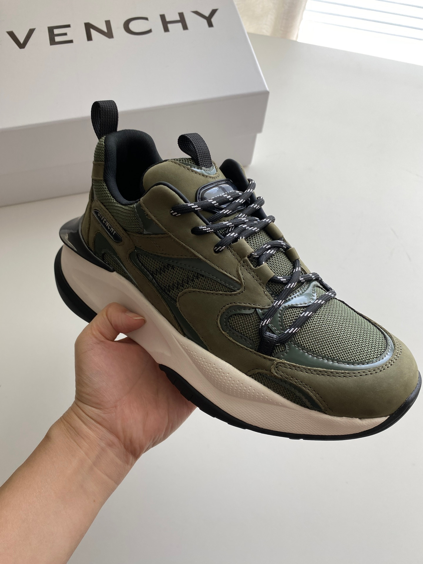 Givenchy Sneakers – Montanamode