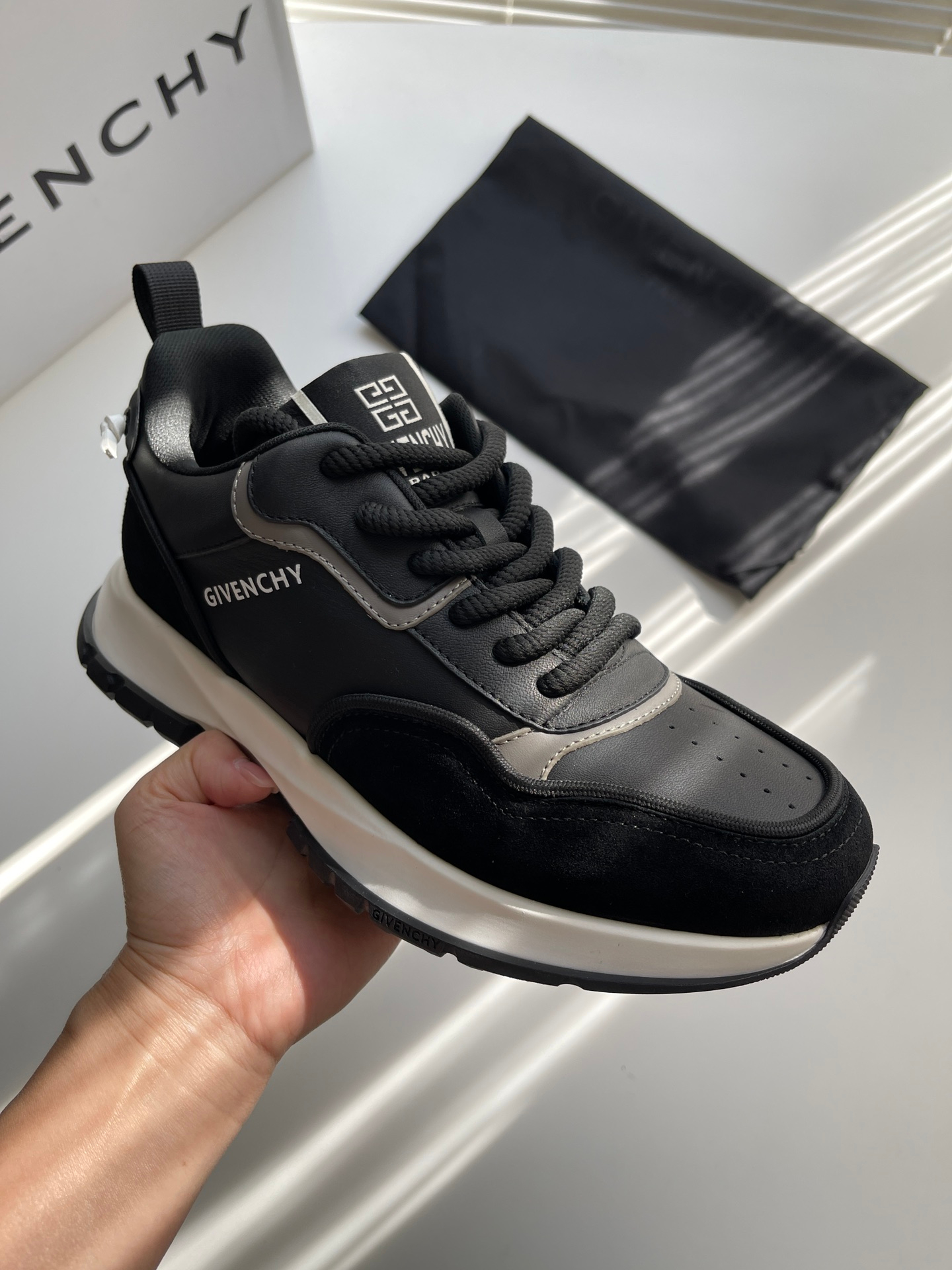 Givenchy Sneakers – Montanamode