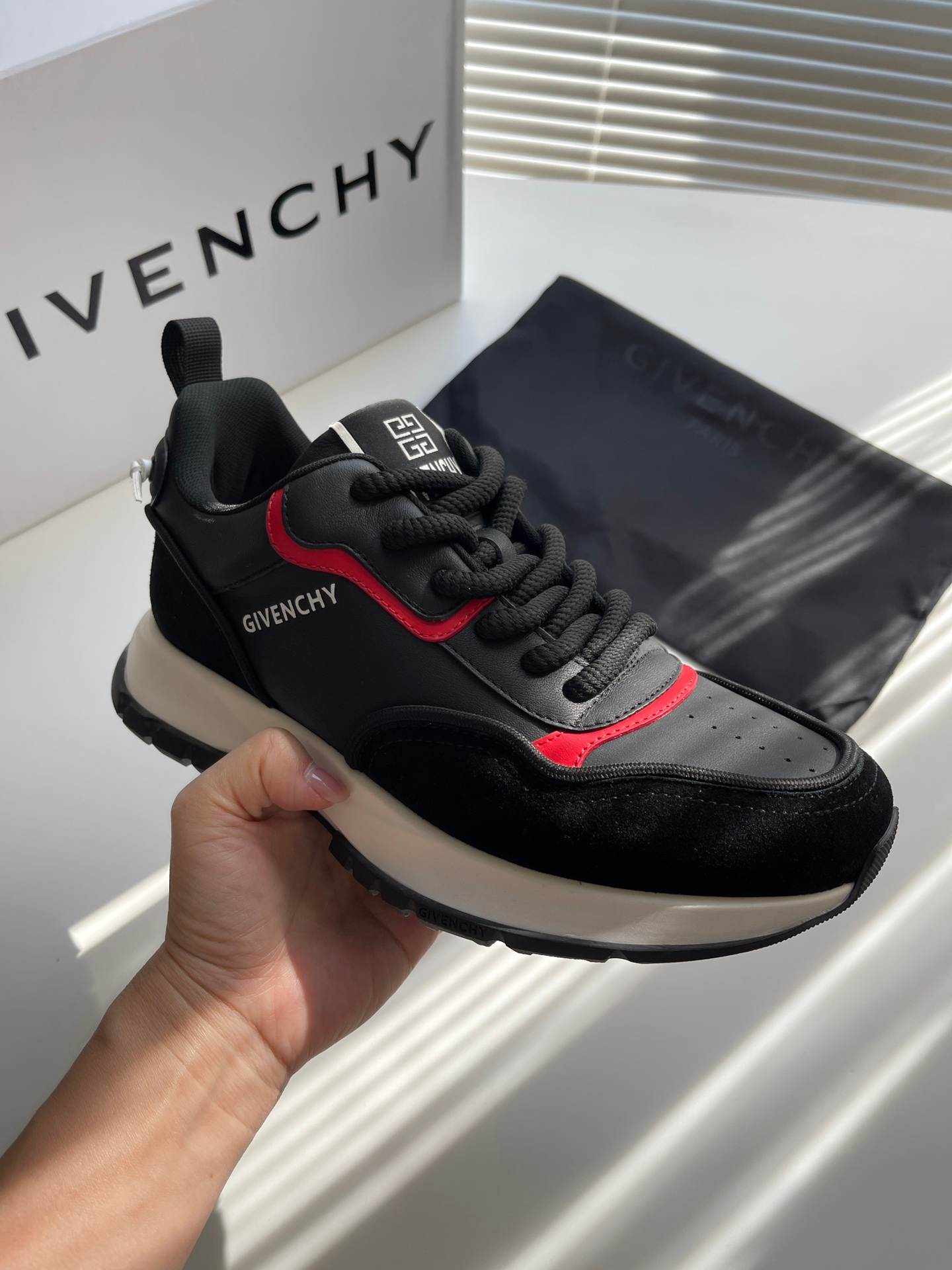 Givenchy Sneakers – Montanamode