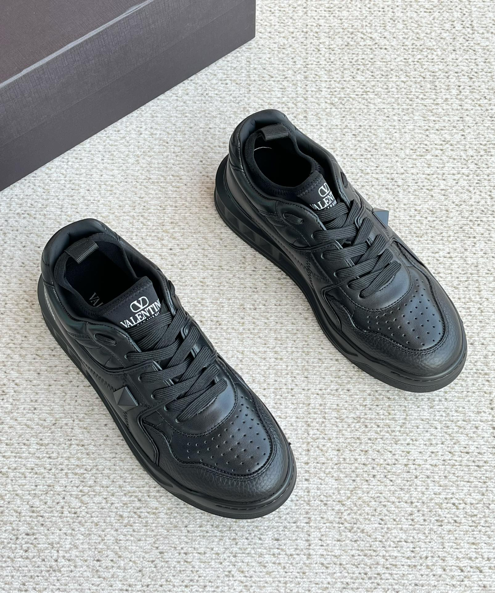 Valentino Sneakers – Montanamode