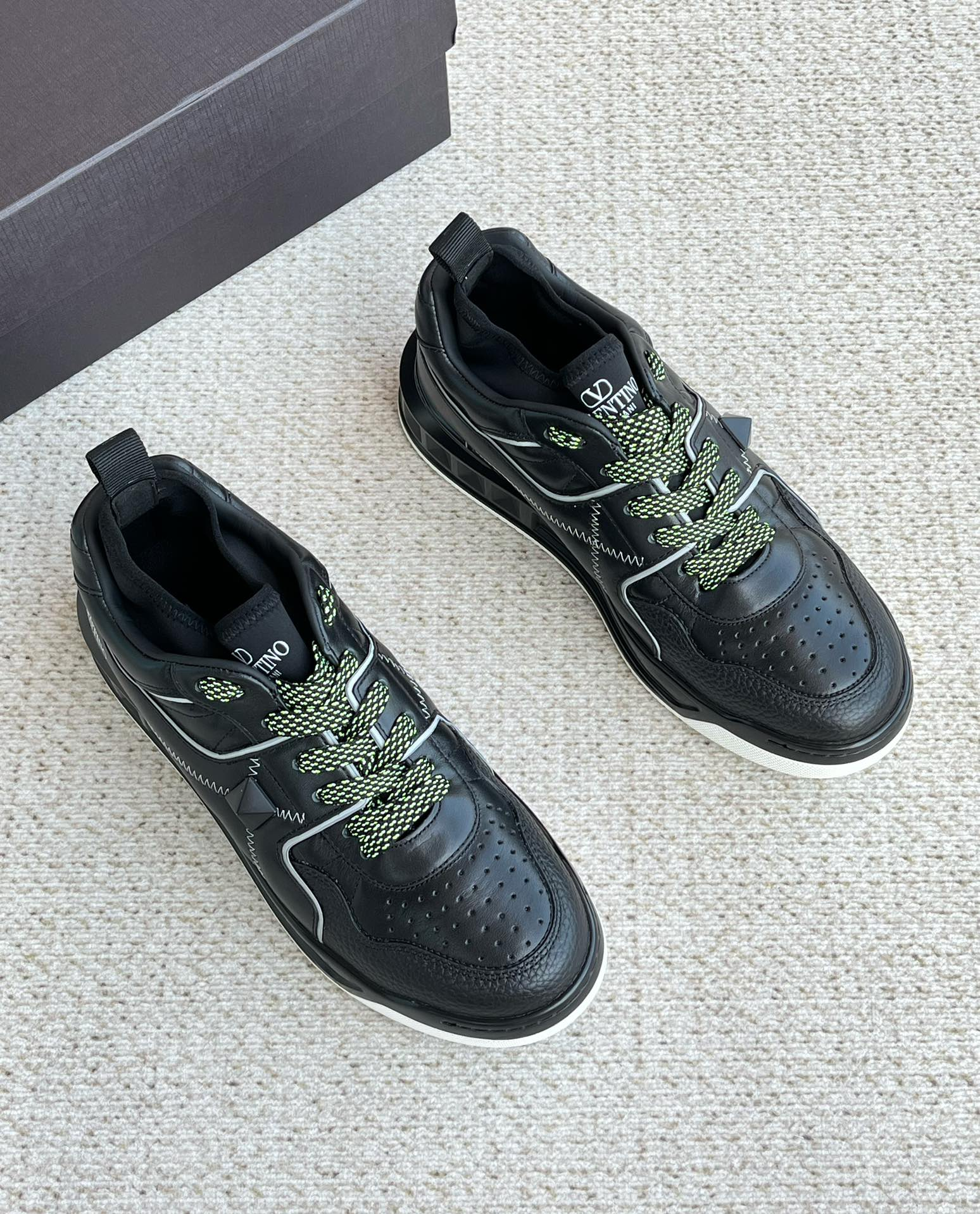 Valentino Sneakers – Montanamode