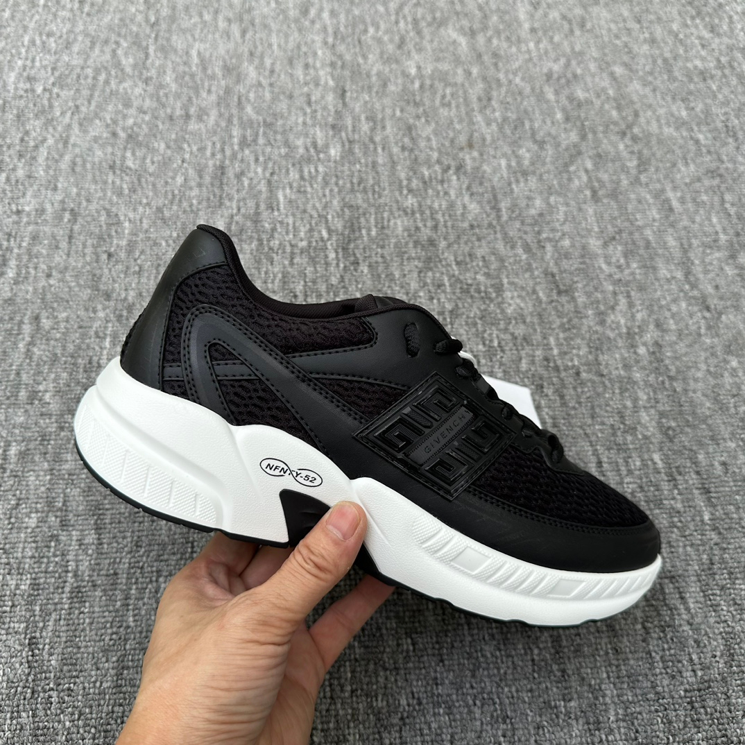 Givenchy Sneakers – Montanamode