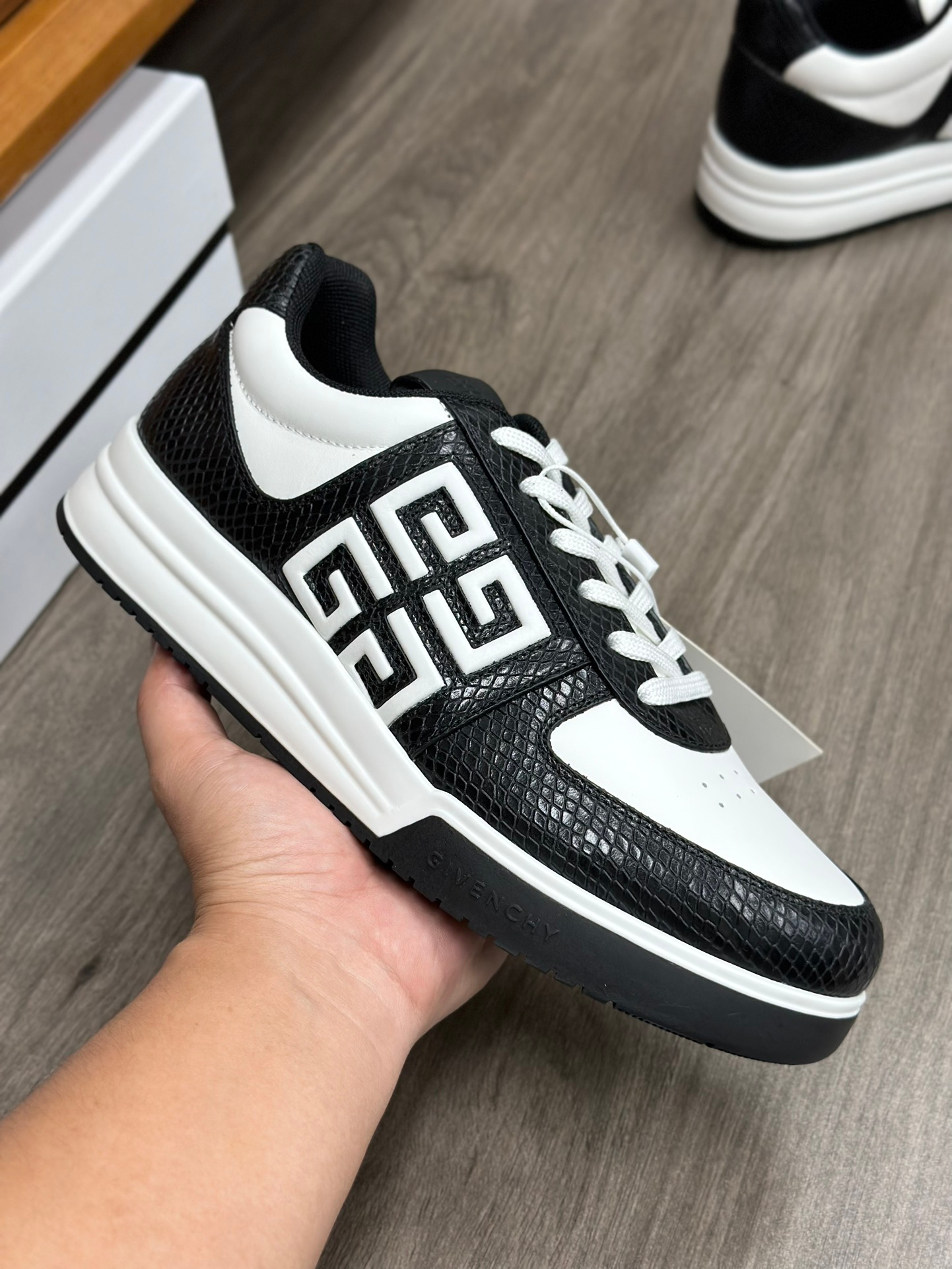 Givenchy Sneakers – Montanamode