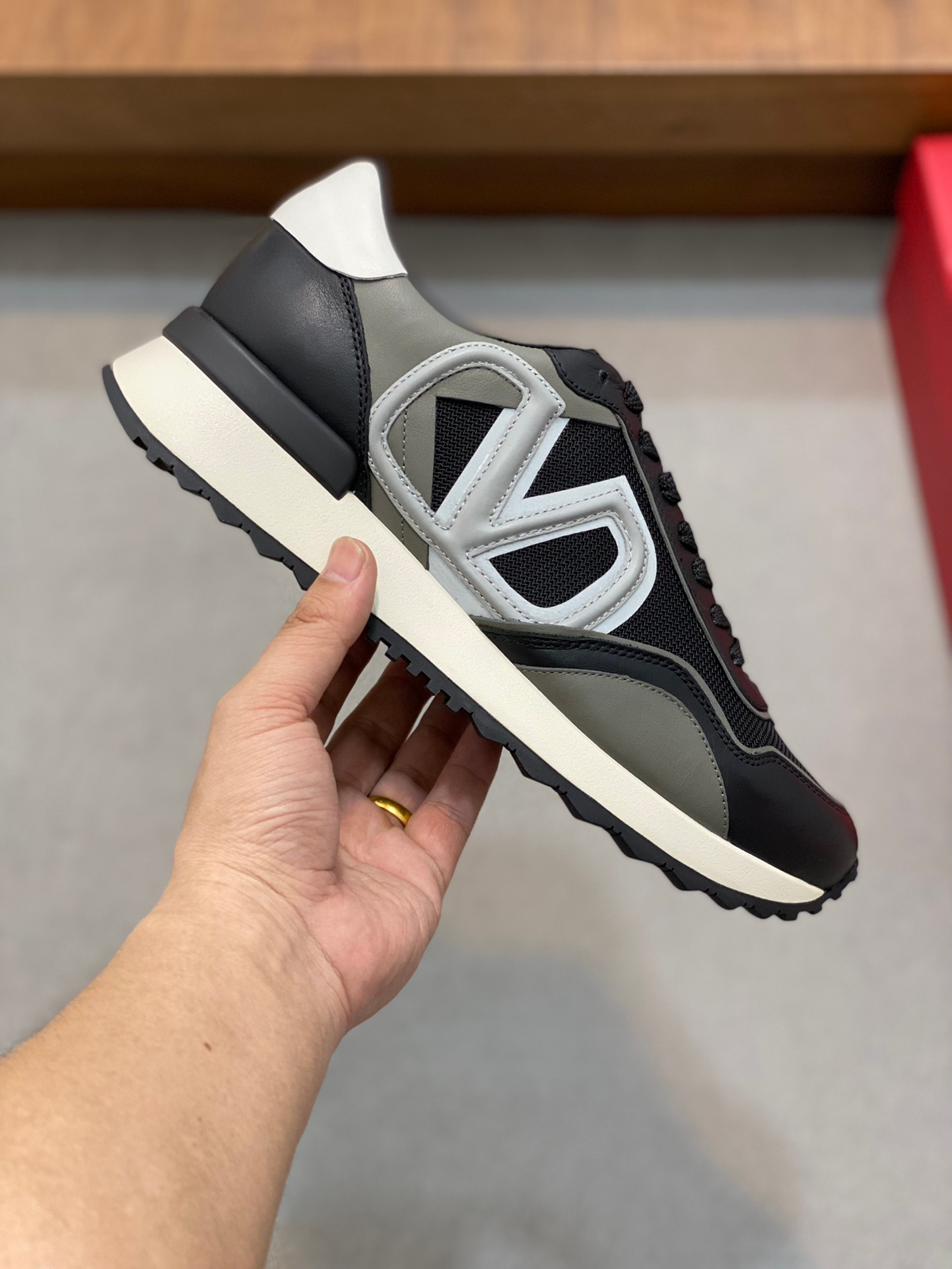 Valentino Sneakers – Montanamode