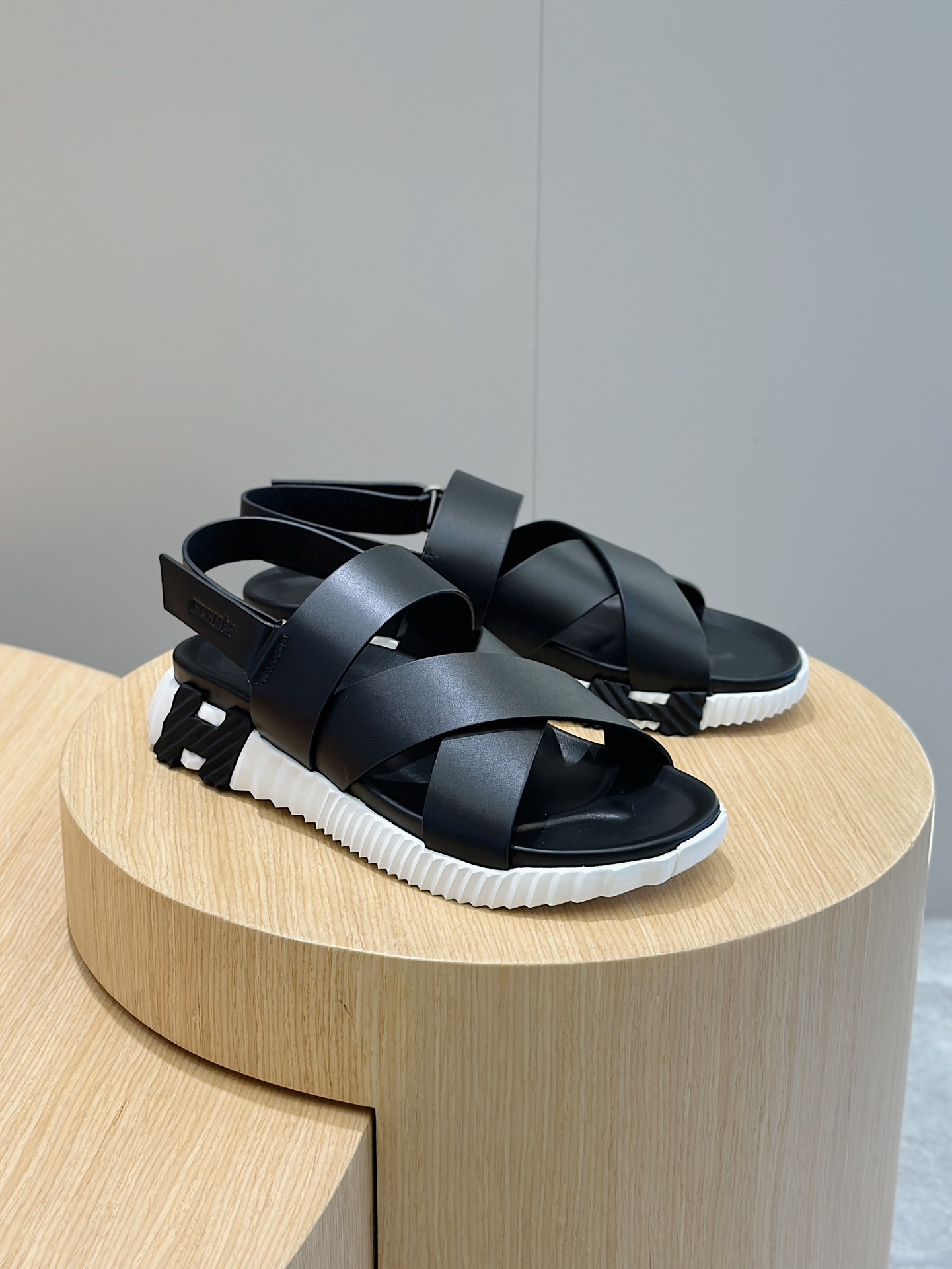 Hermes Sandels – Montanamode