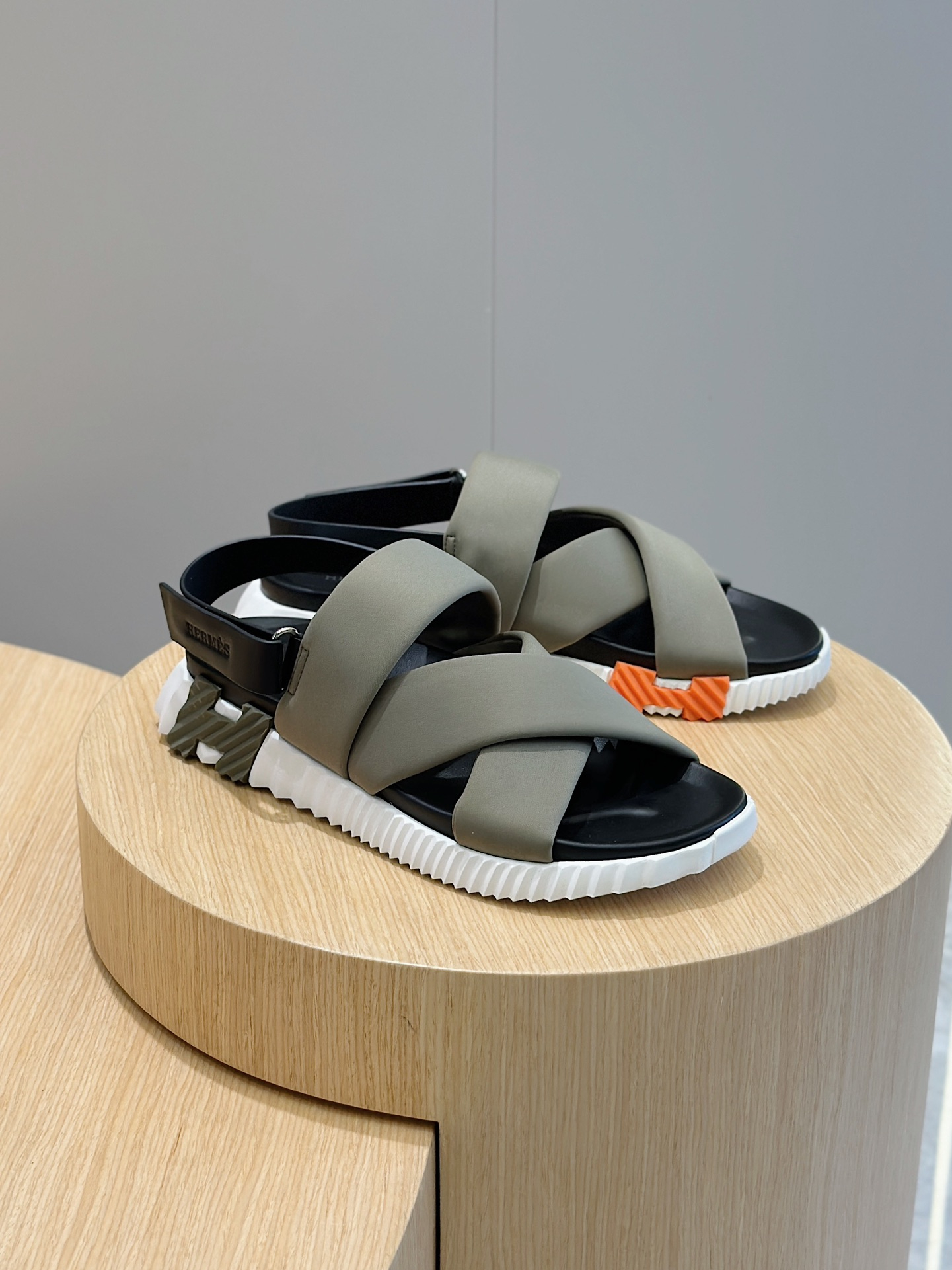 Hermes Sandels – Montanamode