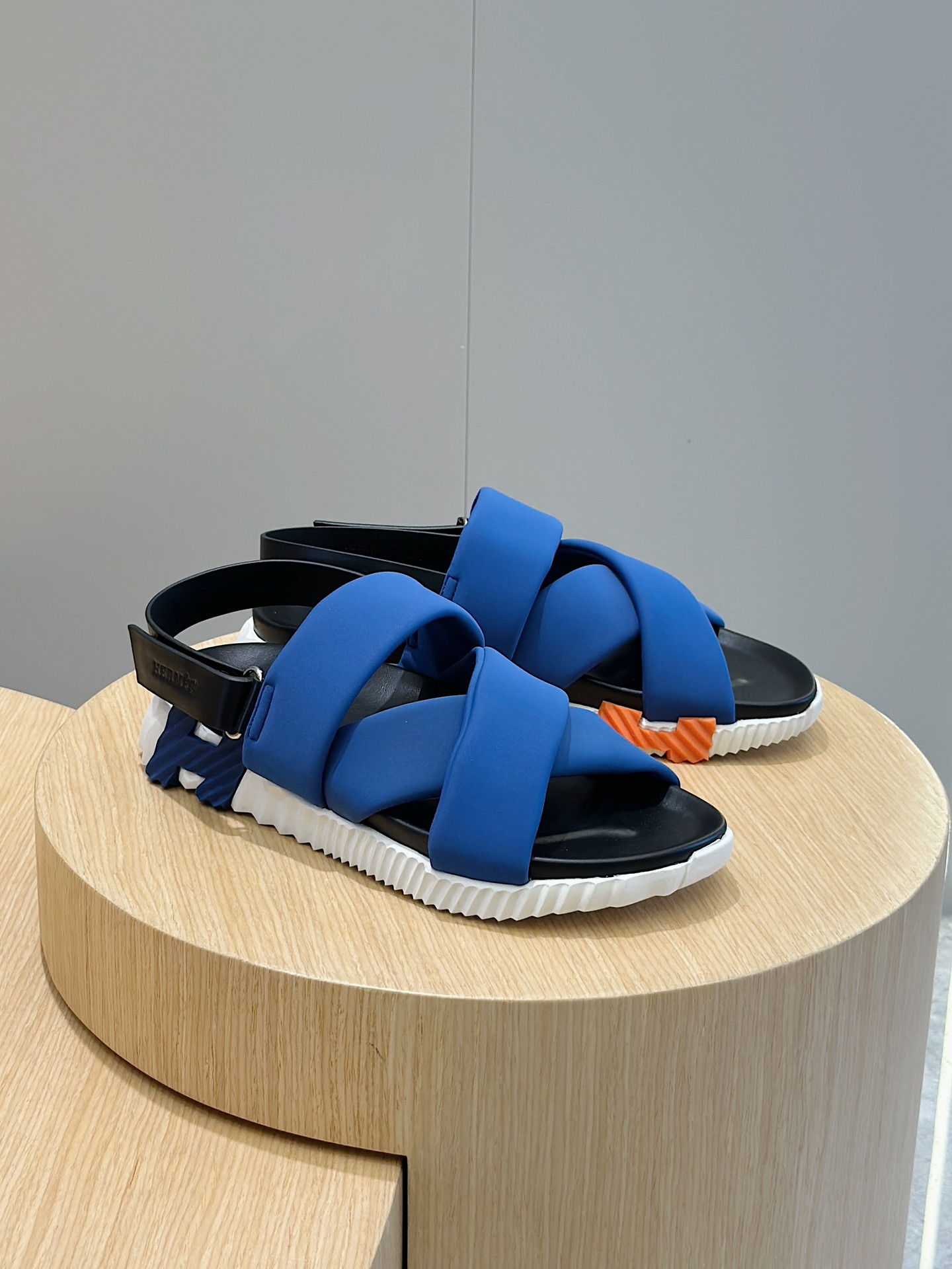 Hermes Sandels – Montanamode