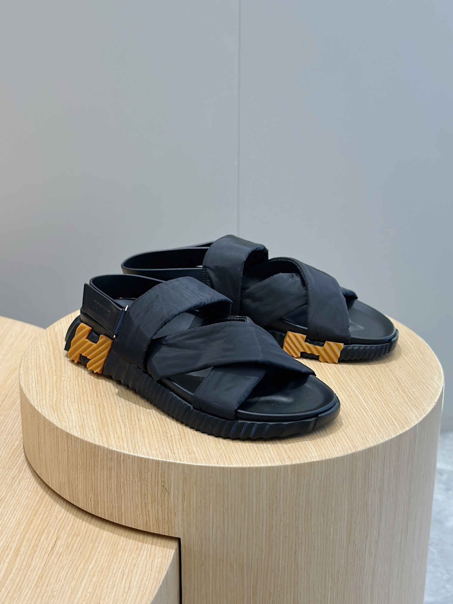 Hermes Sandels – Montanamode
