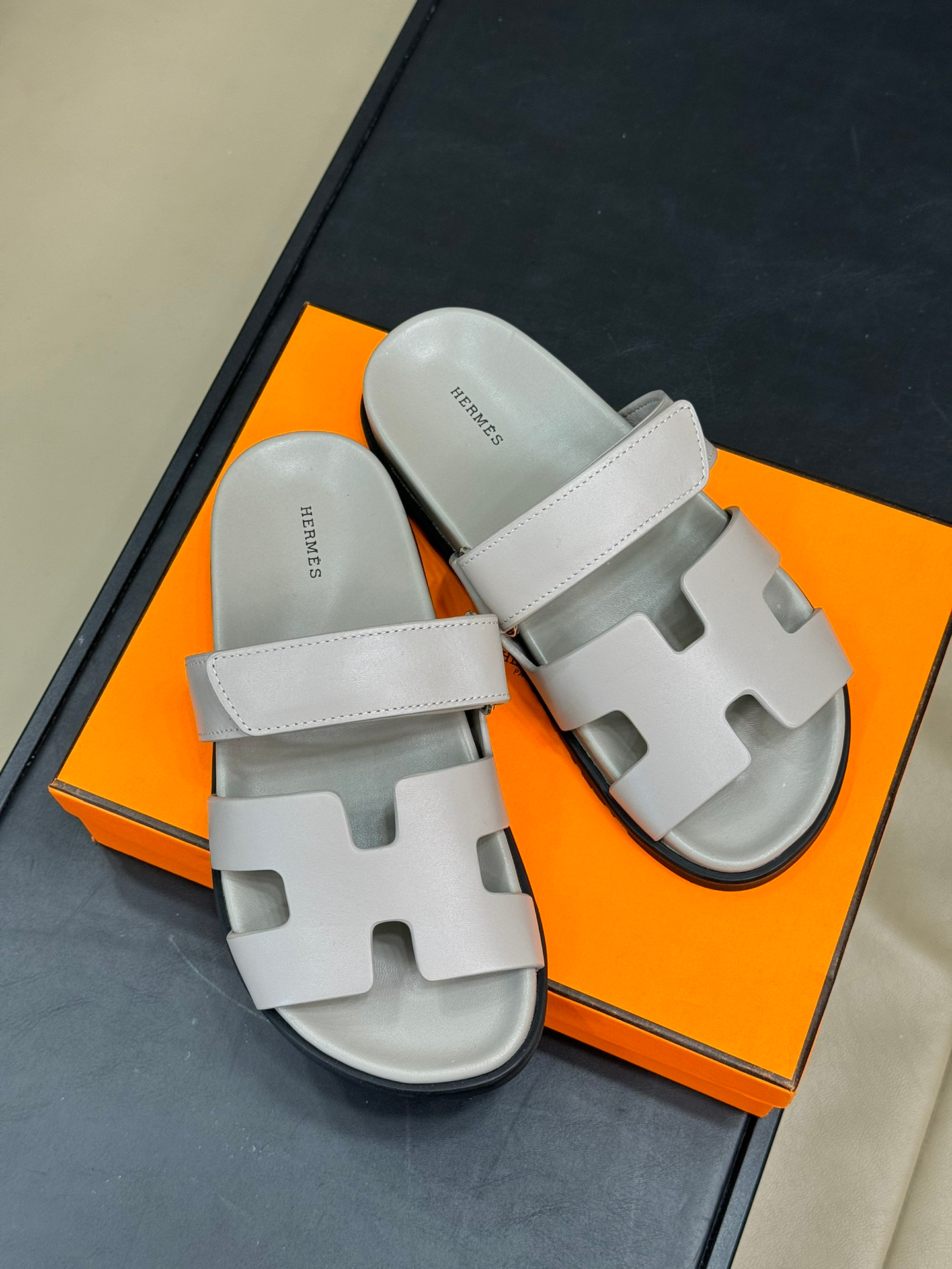 Hermes Sandels – Montanamode