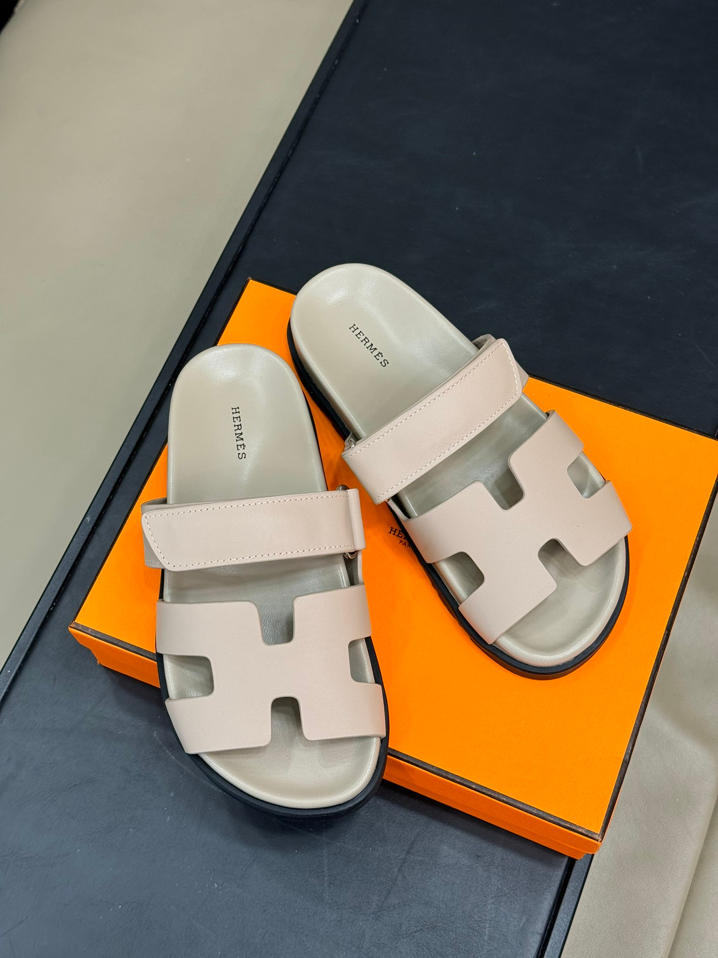 Hermes Sandels – Montanamode