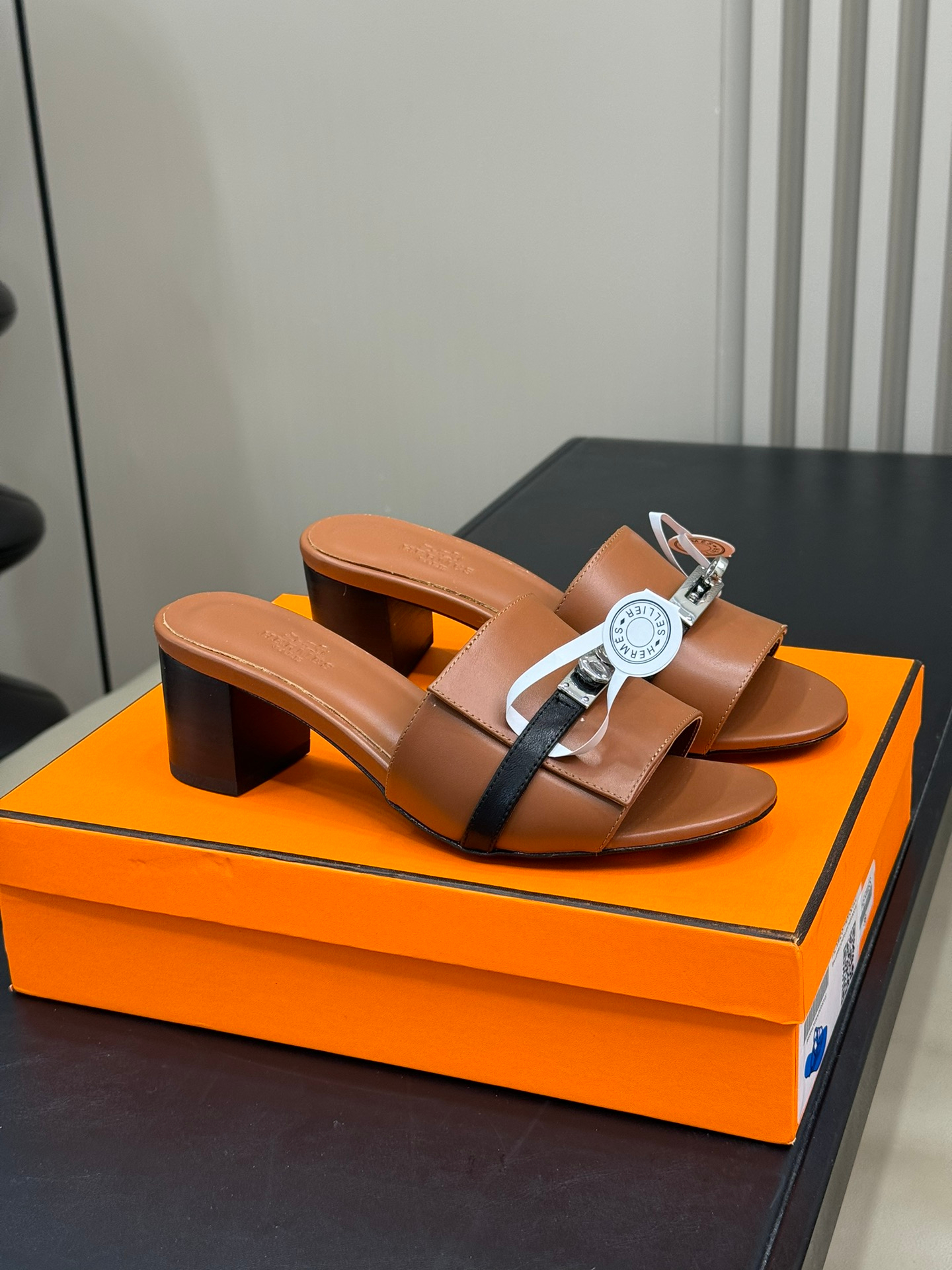 Hermes Sandels – Montanamode