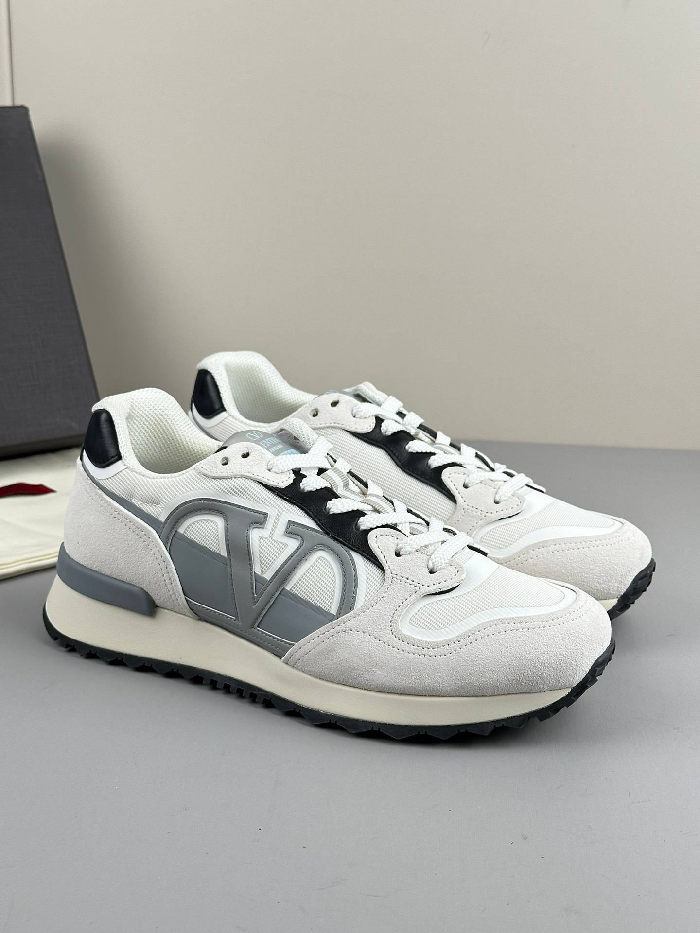 Valentino Sneakers – Montanamode