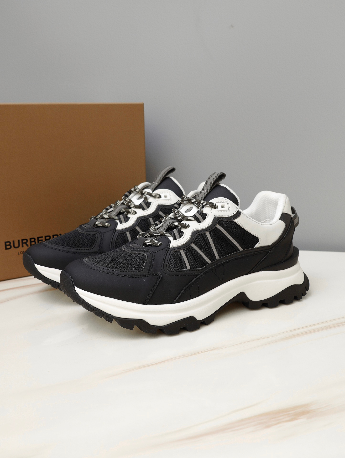 Burberry Arthur Sneakers – Montanamode